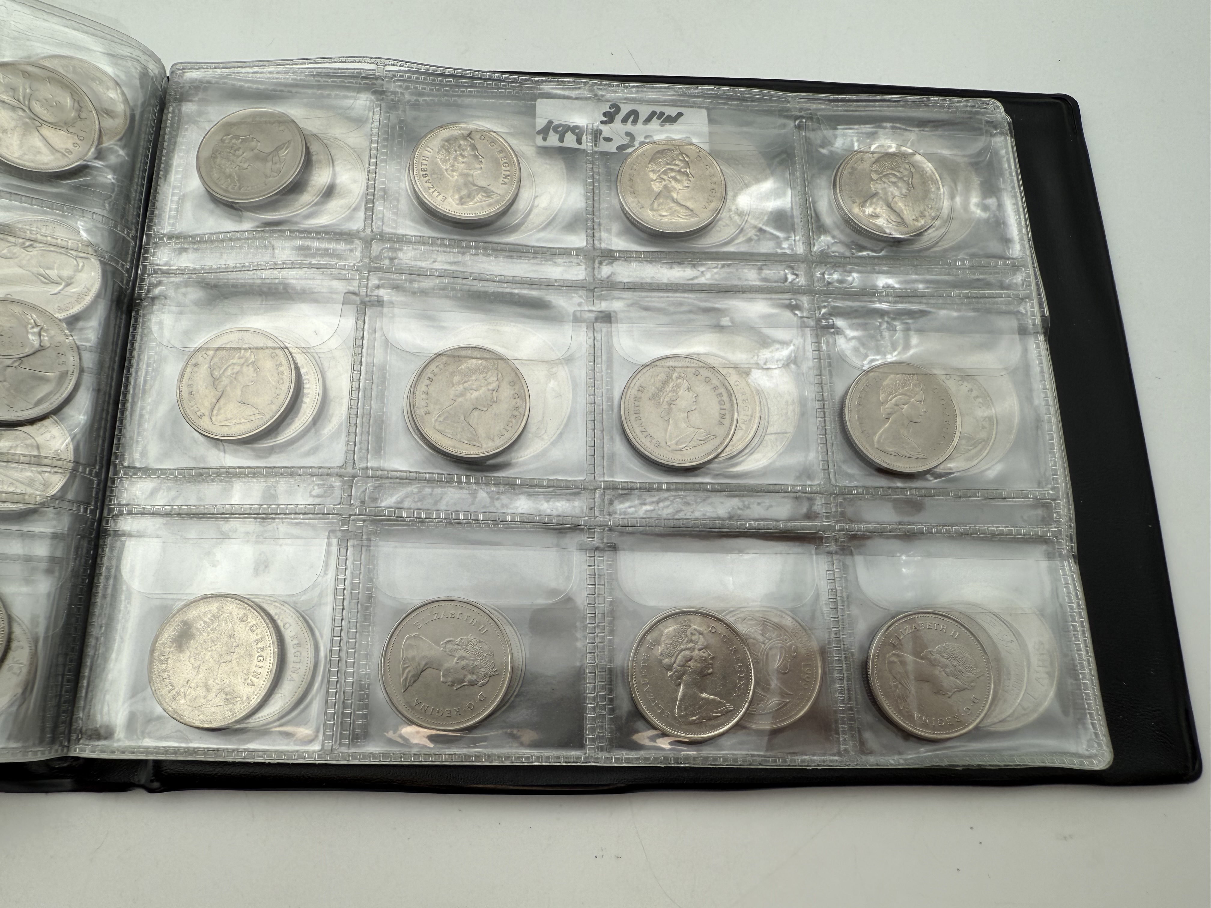 Canada - A collection of several hundred coins arranged in a special coin album, various conditions and years - 1 18