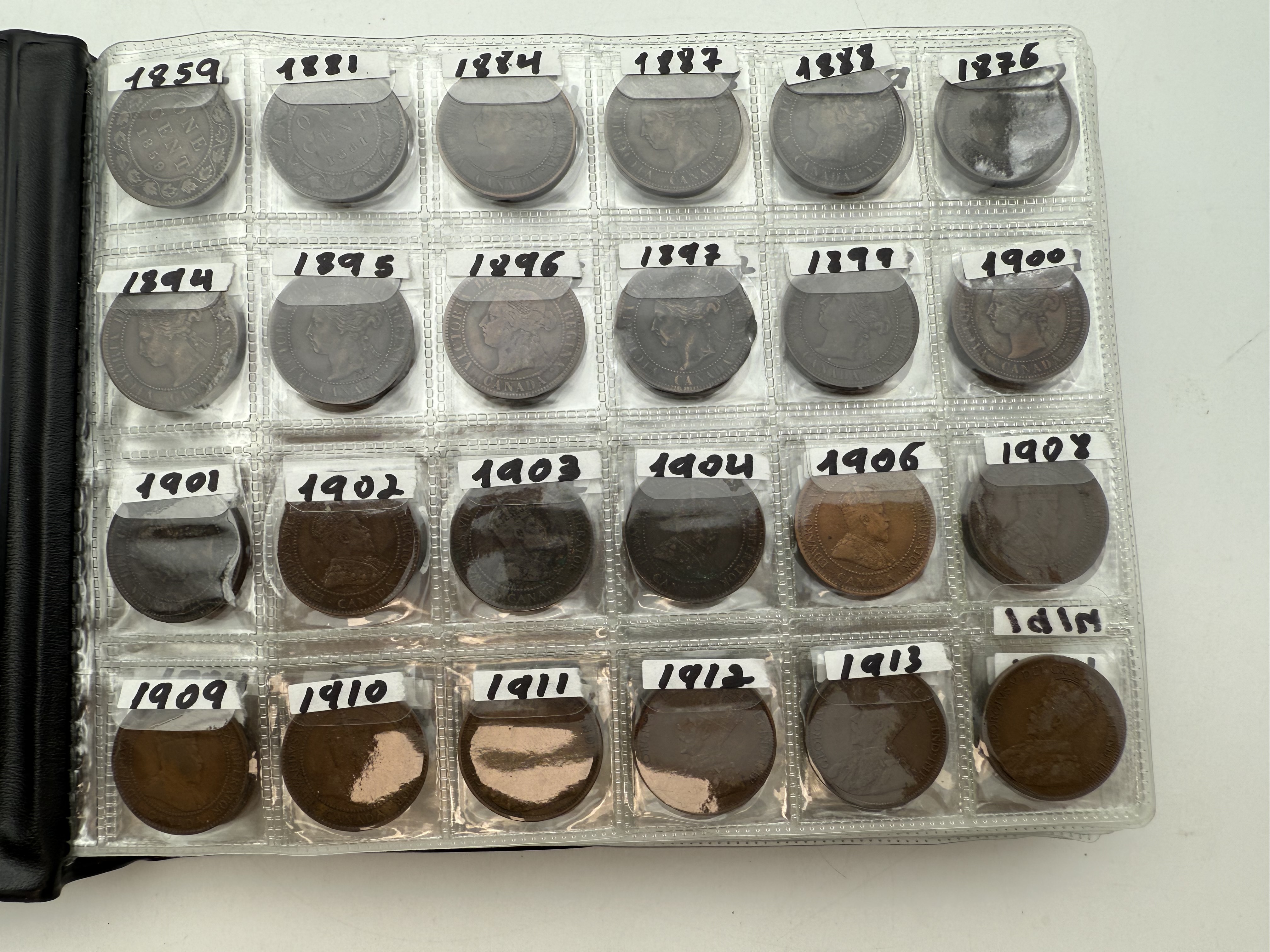 Canada - A collection of several hundred coins arranged in a special coin album, various conditions and years - 1 12