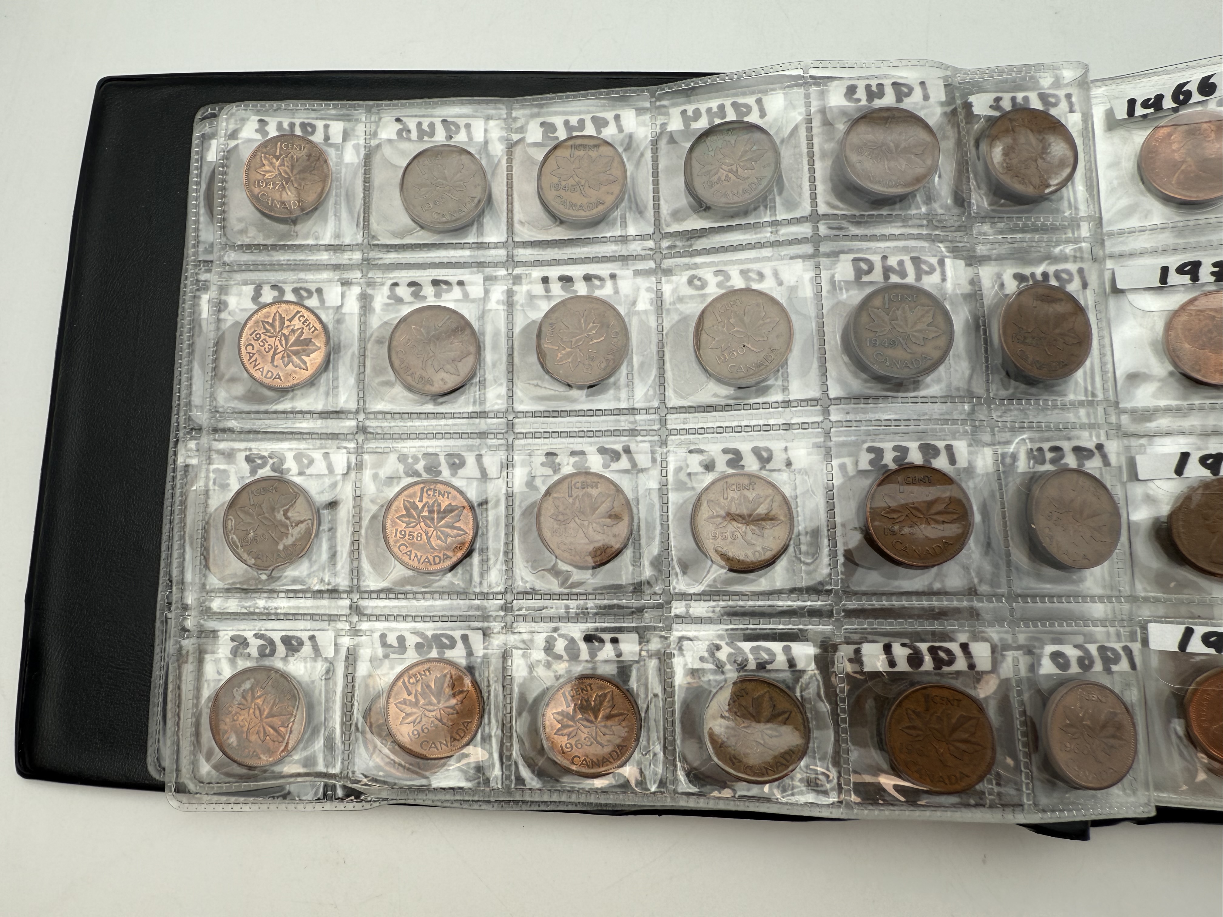 Canada - A collection of several hundred coins arranged in a special coin album, various conditions and years - 1 29