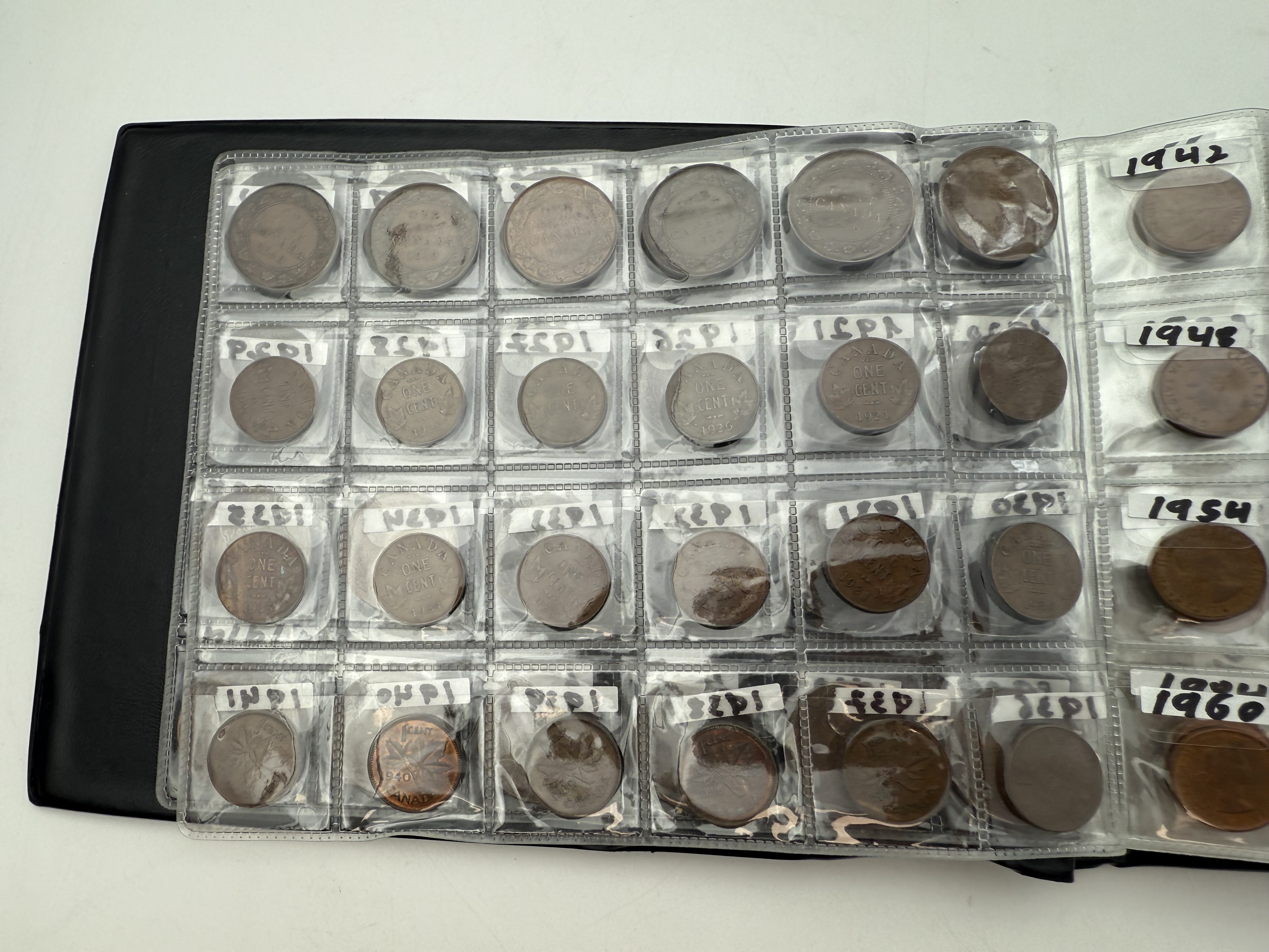 Canada - A collection of several hundred coins arranged in a special coin album, various conditions and years - 1 27