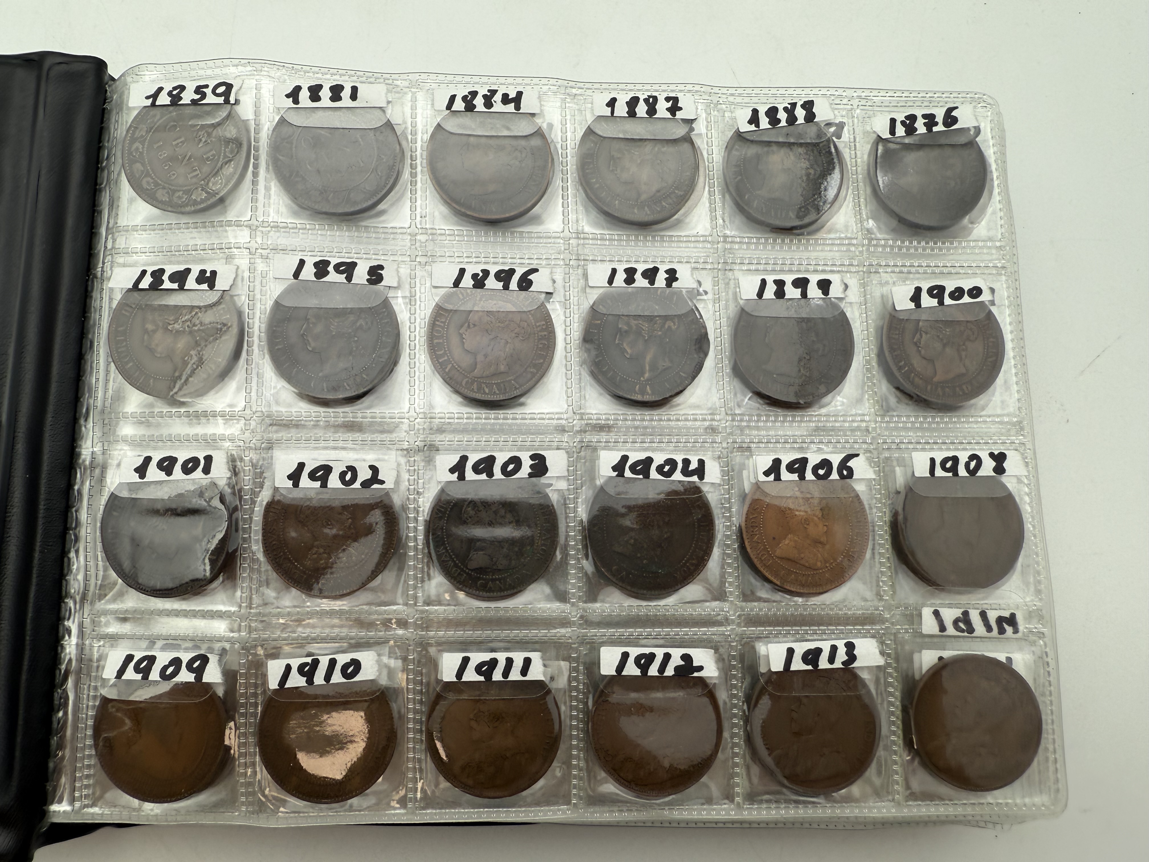 Canada - A collection of several hundred coins arranged in a special coin album, various conditions and years - 1 23