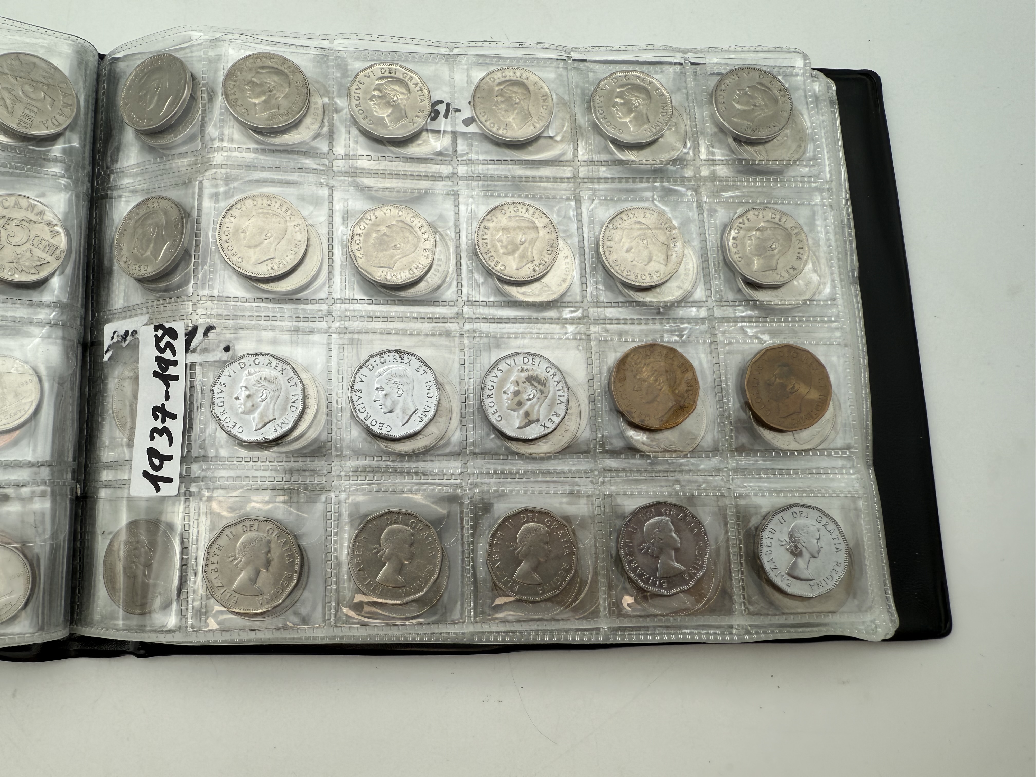 Canada - A collection of several hundred coins arranged in a special coin album, various conditions and years - 1 9