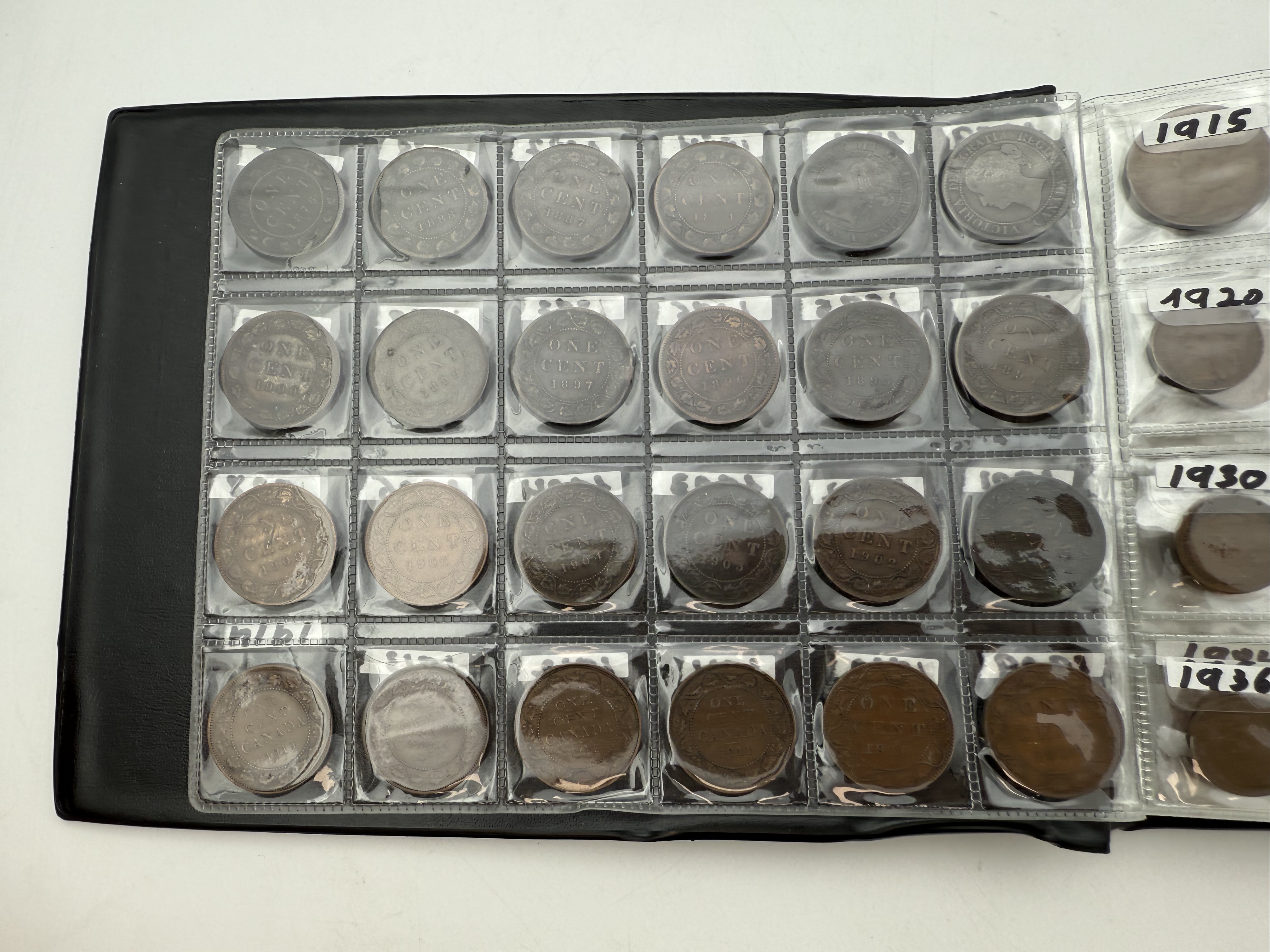 Canada - A collection of several hundred coins arranged in a special coin album, various conditions and years - 1 25