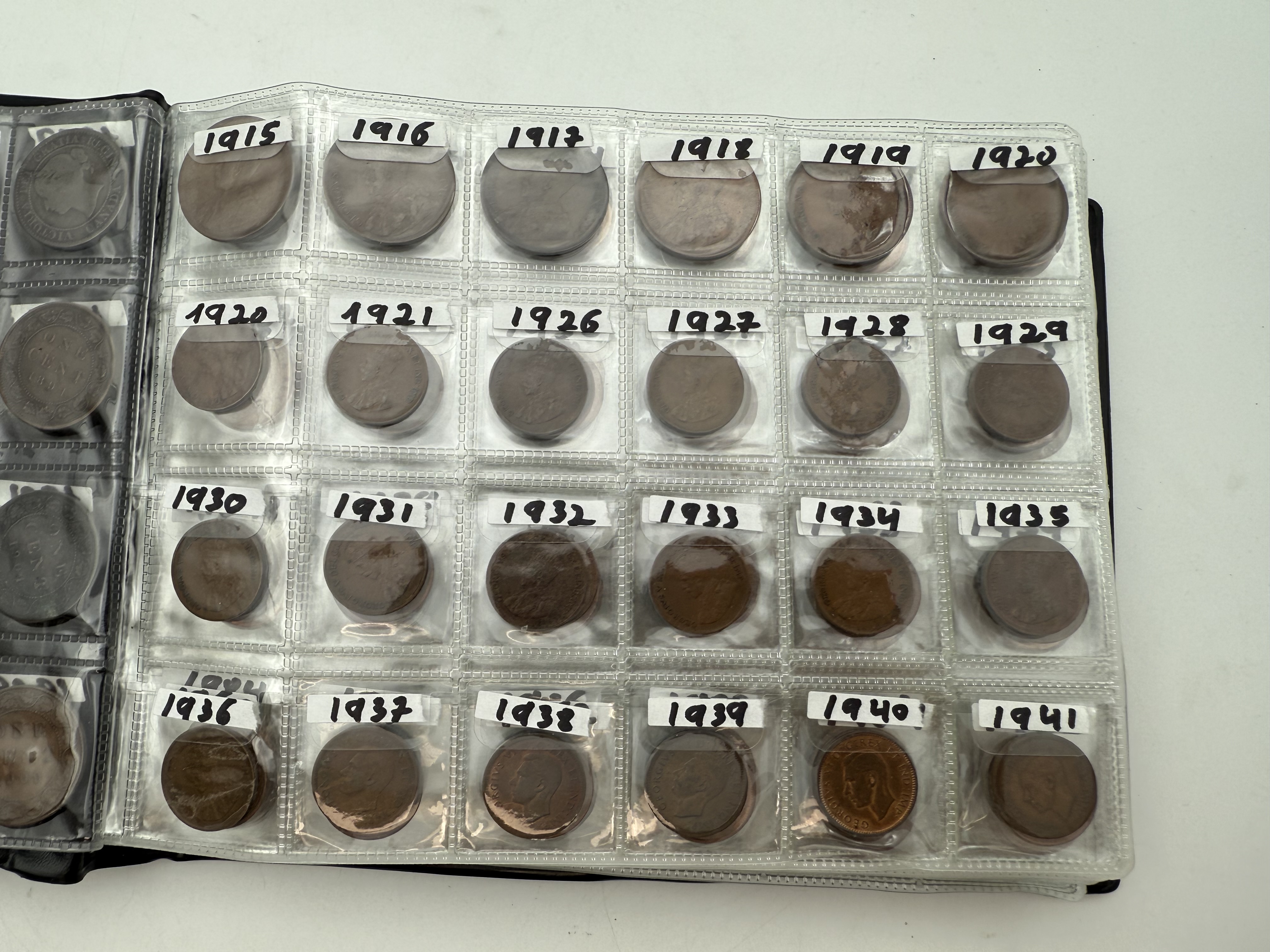 Canada - A collection of several hundred coins arranged in a special coin album, various conditions and years - 1 26