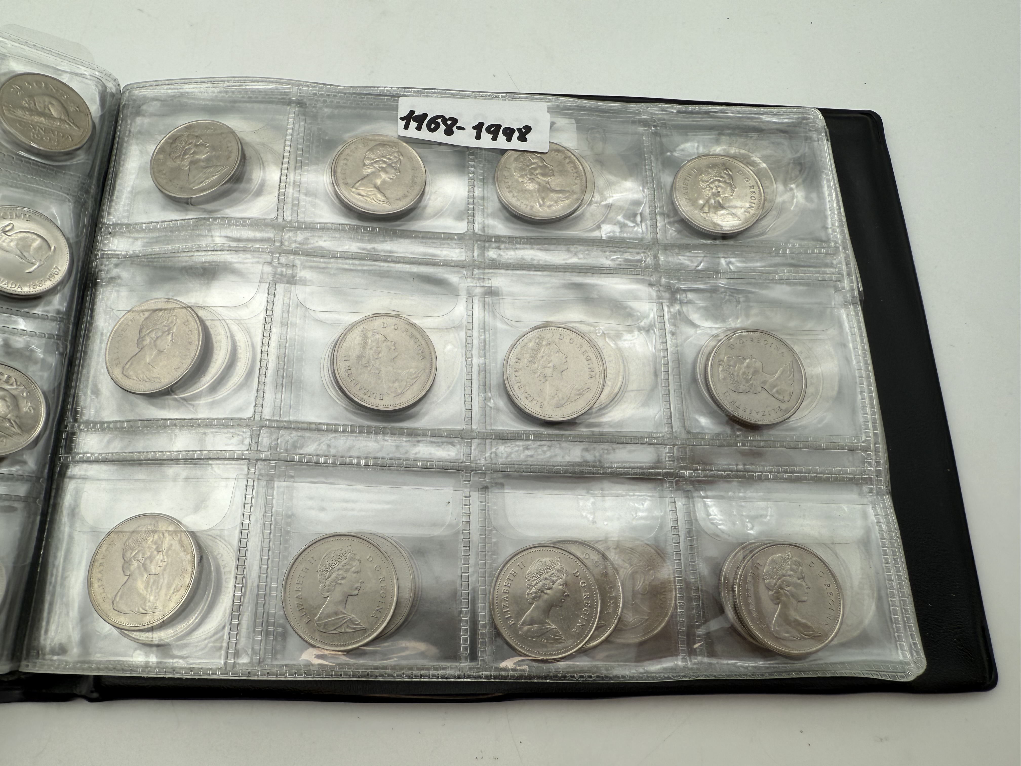 Canada - A collection of several hundred coins arranged in a special coin album, various conditions and years - 1 16