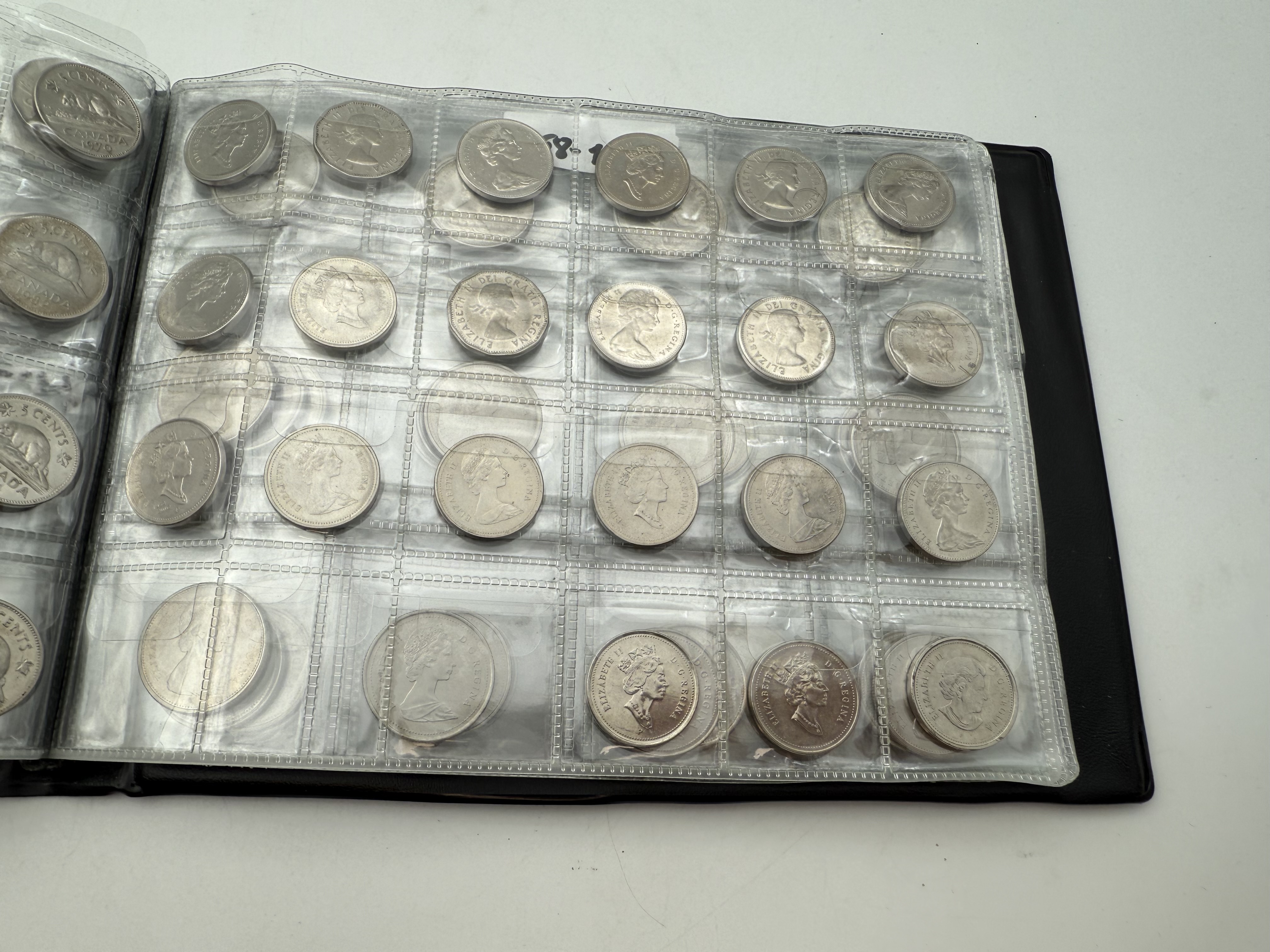 Canada - A collection of several hundred coins arranged in a special coin album, various conditions and years - 1 14
