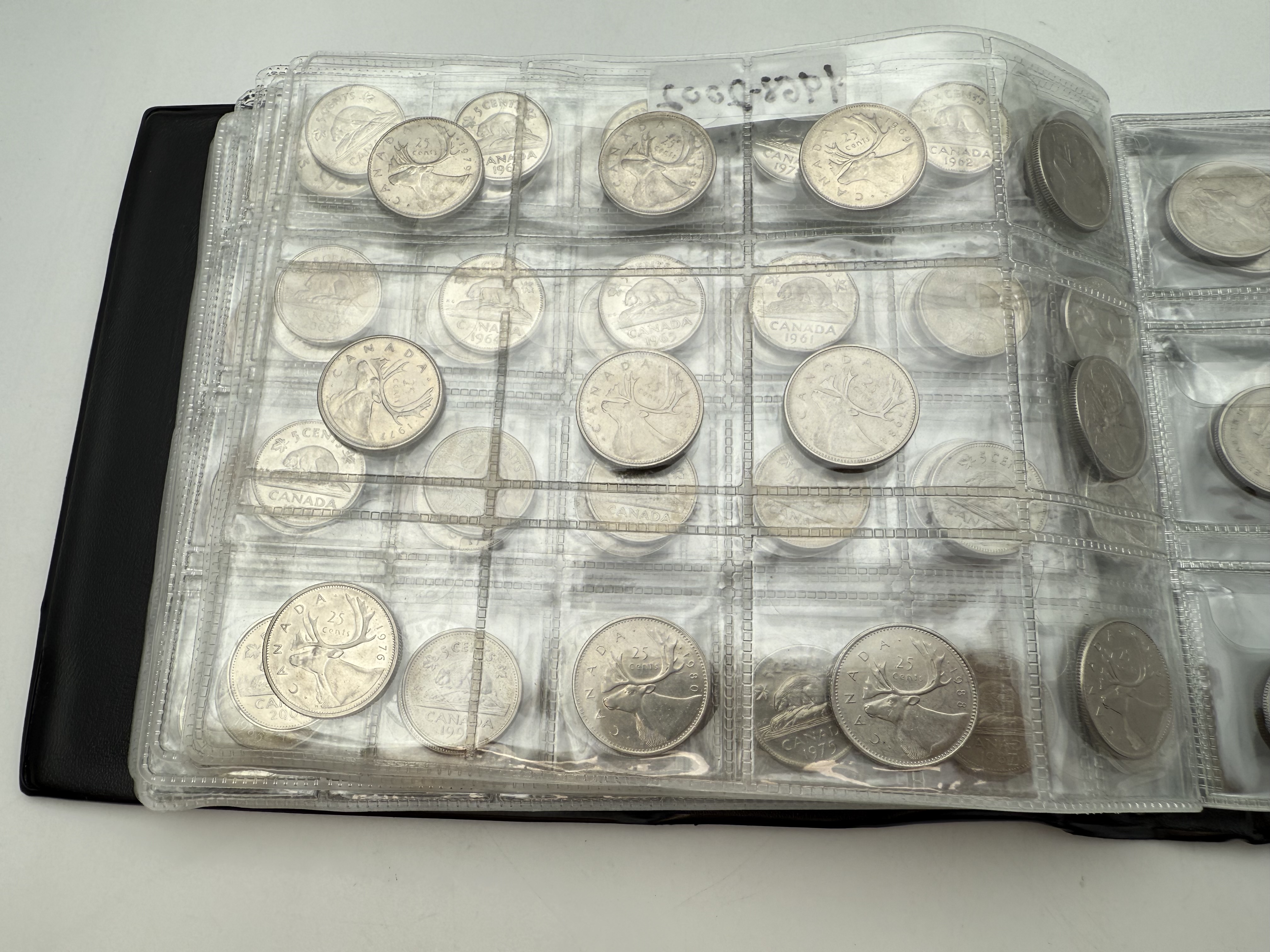 Canada - A collection of several hundred coins arranged in a special coin album, various conditions and years - 1 17
