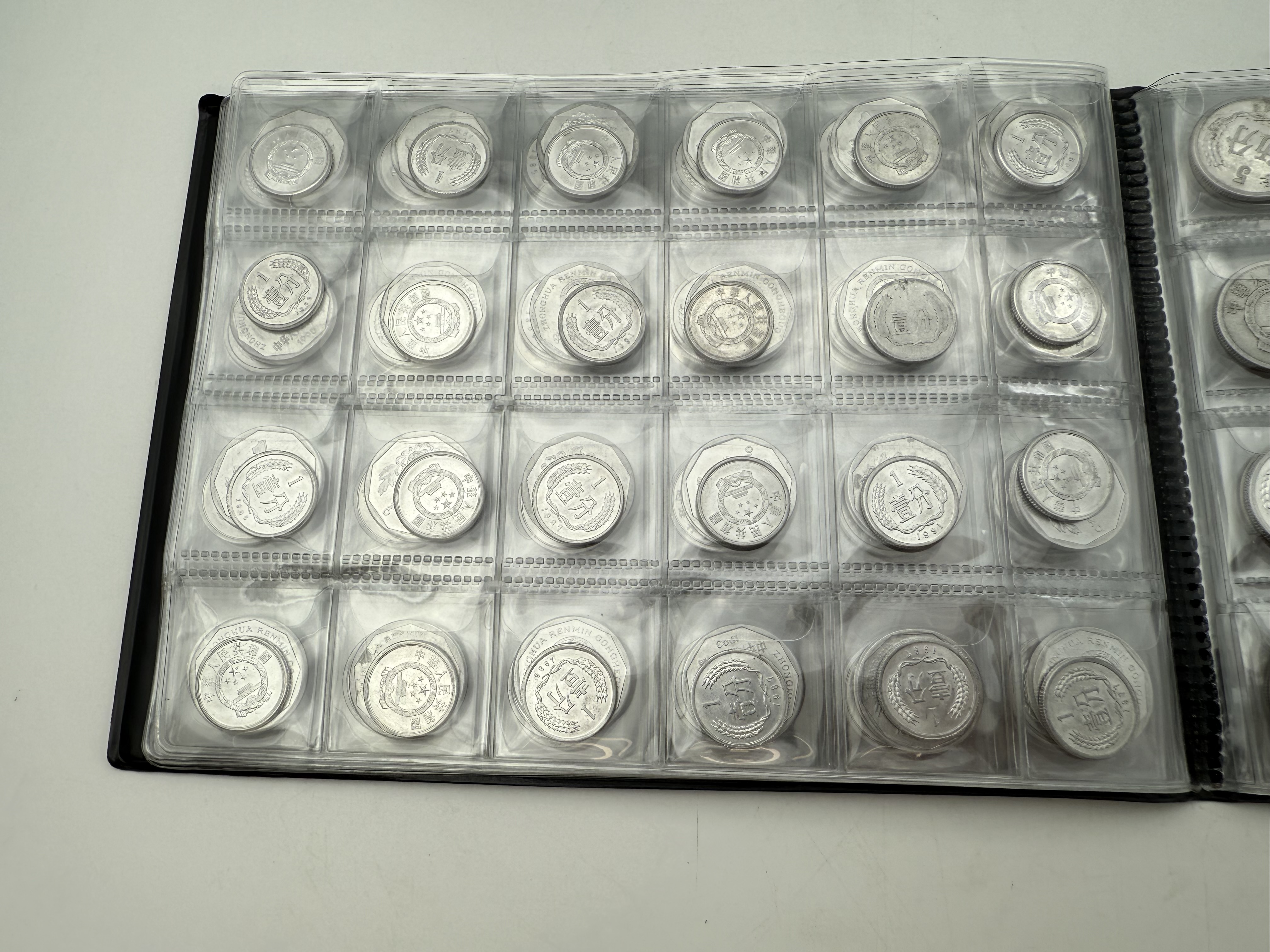 China - A collection of several hundred coins arranged in a special coin album, various conditions and years - 1 3