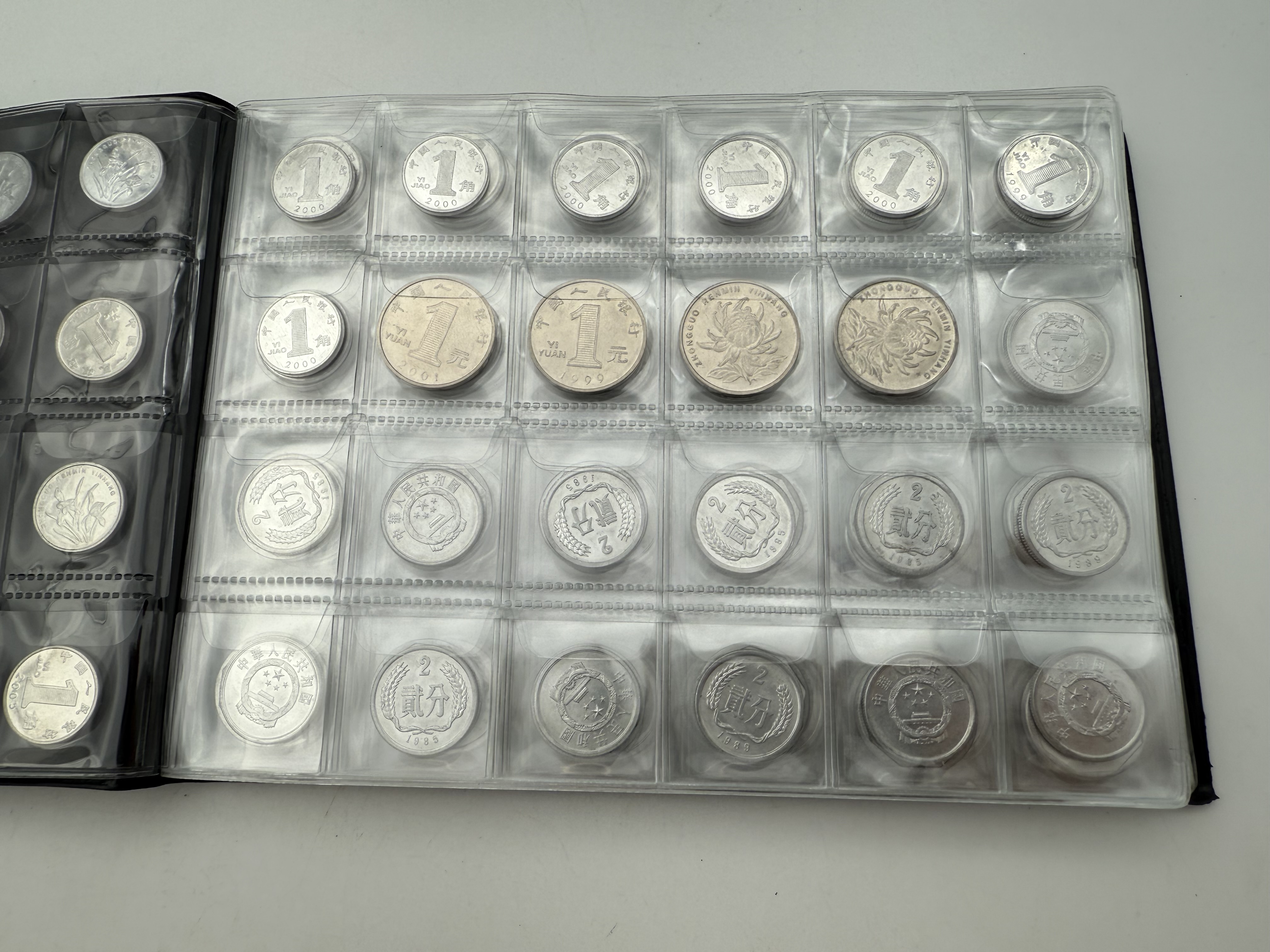 China - A collection of several hundred coins arranged in a special coin album, various conditions and years - 1 17