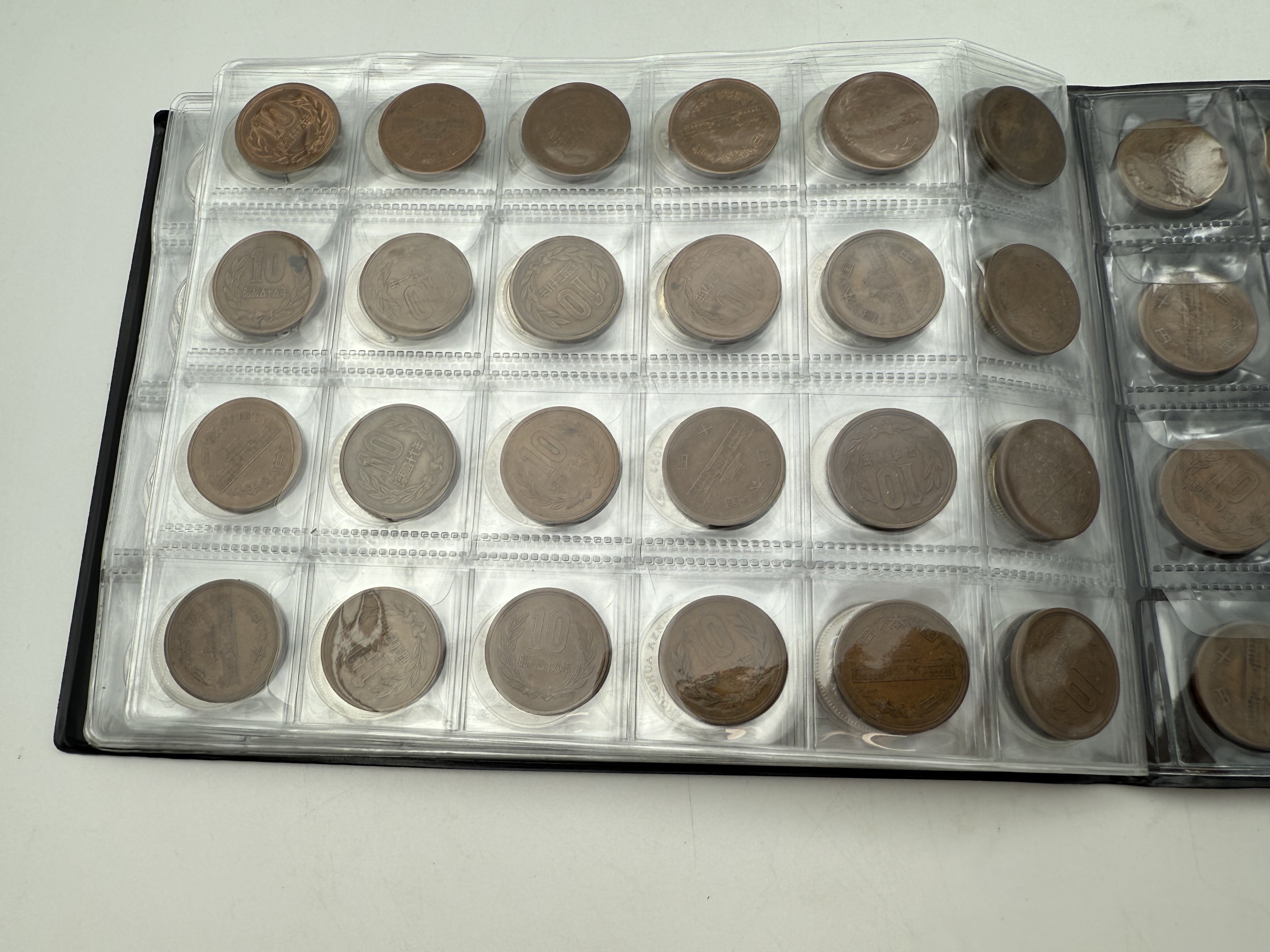 China - A collection of several hundred coins arranged in a special coin album, various conditions and years - 1 12