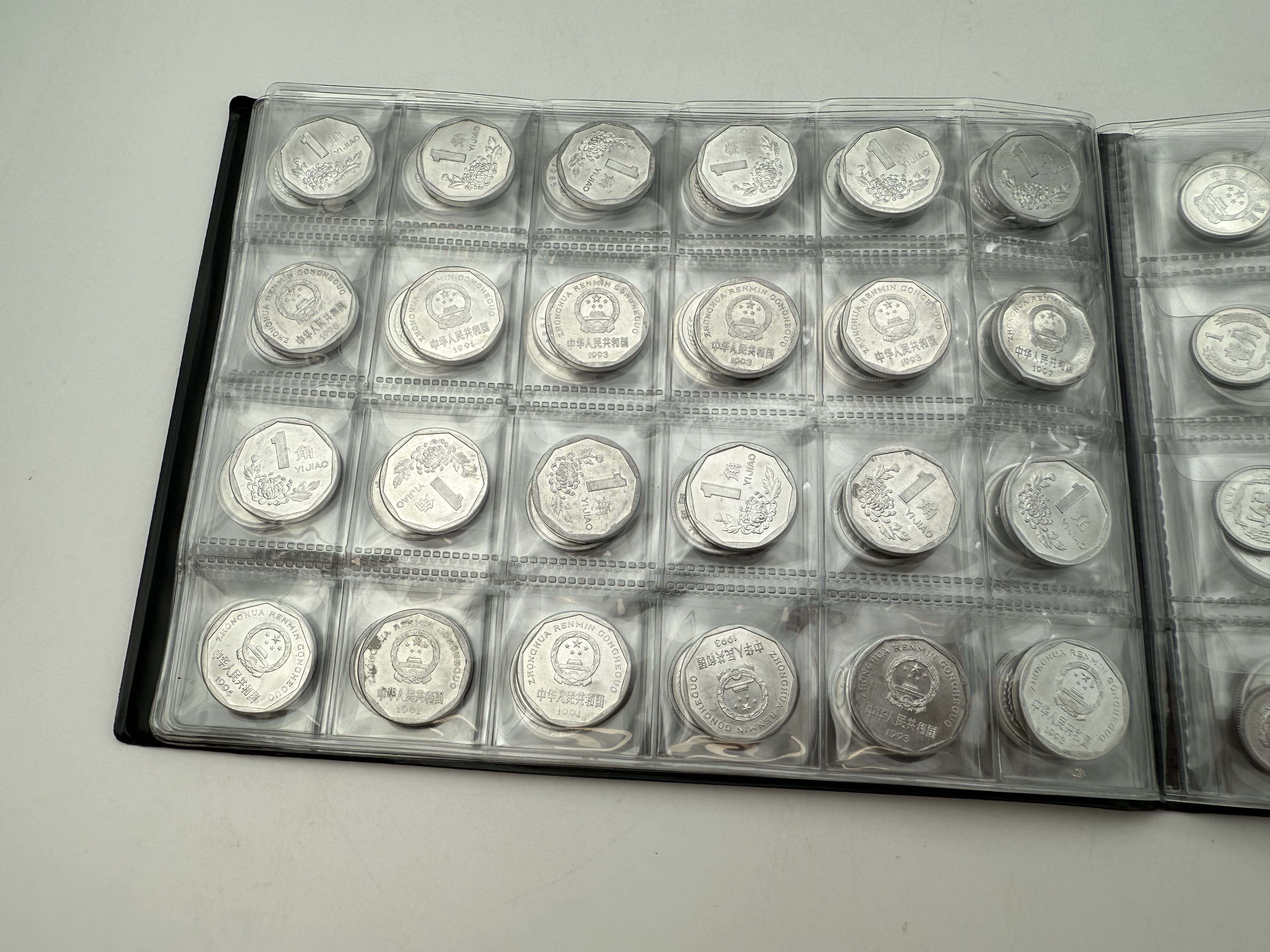 China - A collection of several hundred coins arranged in a special coin album, various conditions and years - 1 1