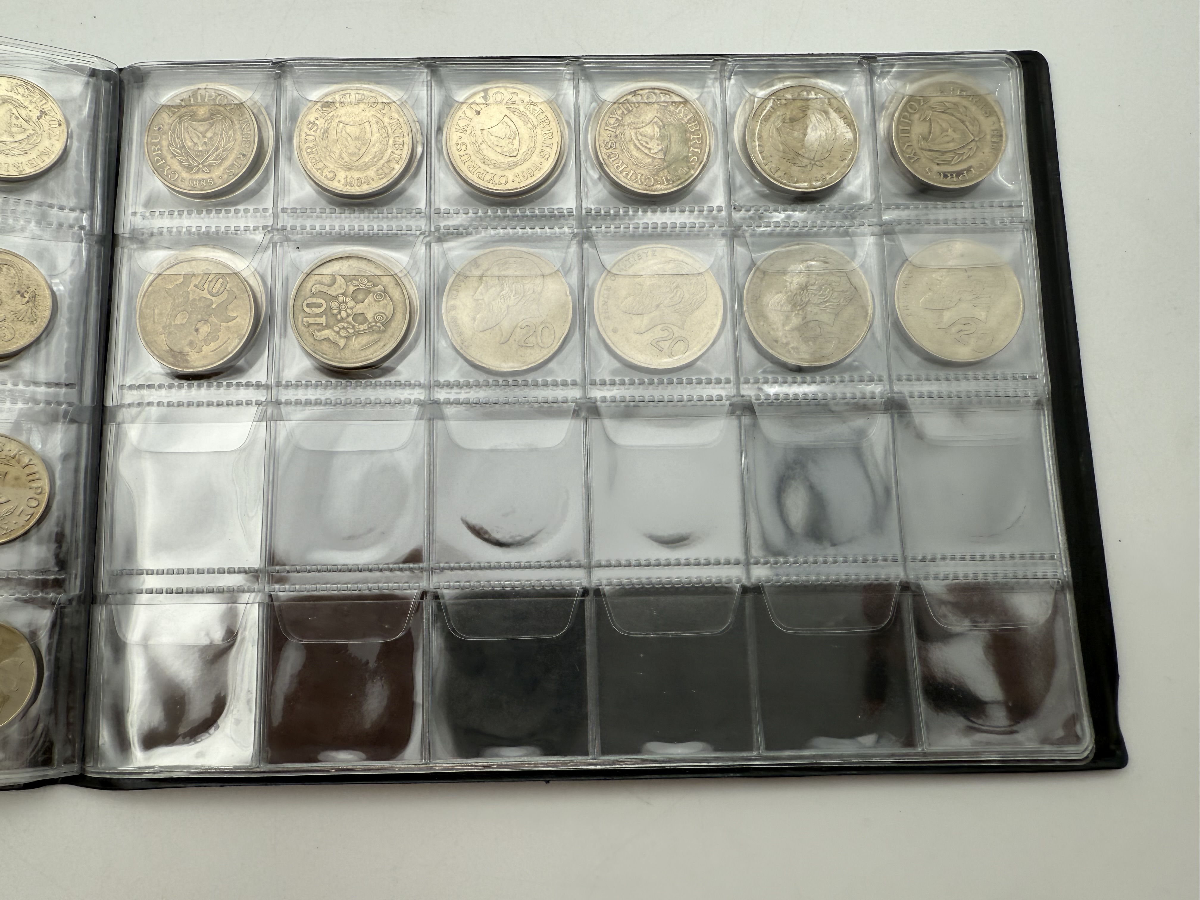 Cyprus - A collection of several hundred coins arranged in a special coin album, various conditions and years - 1 7
