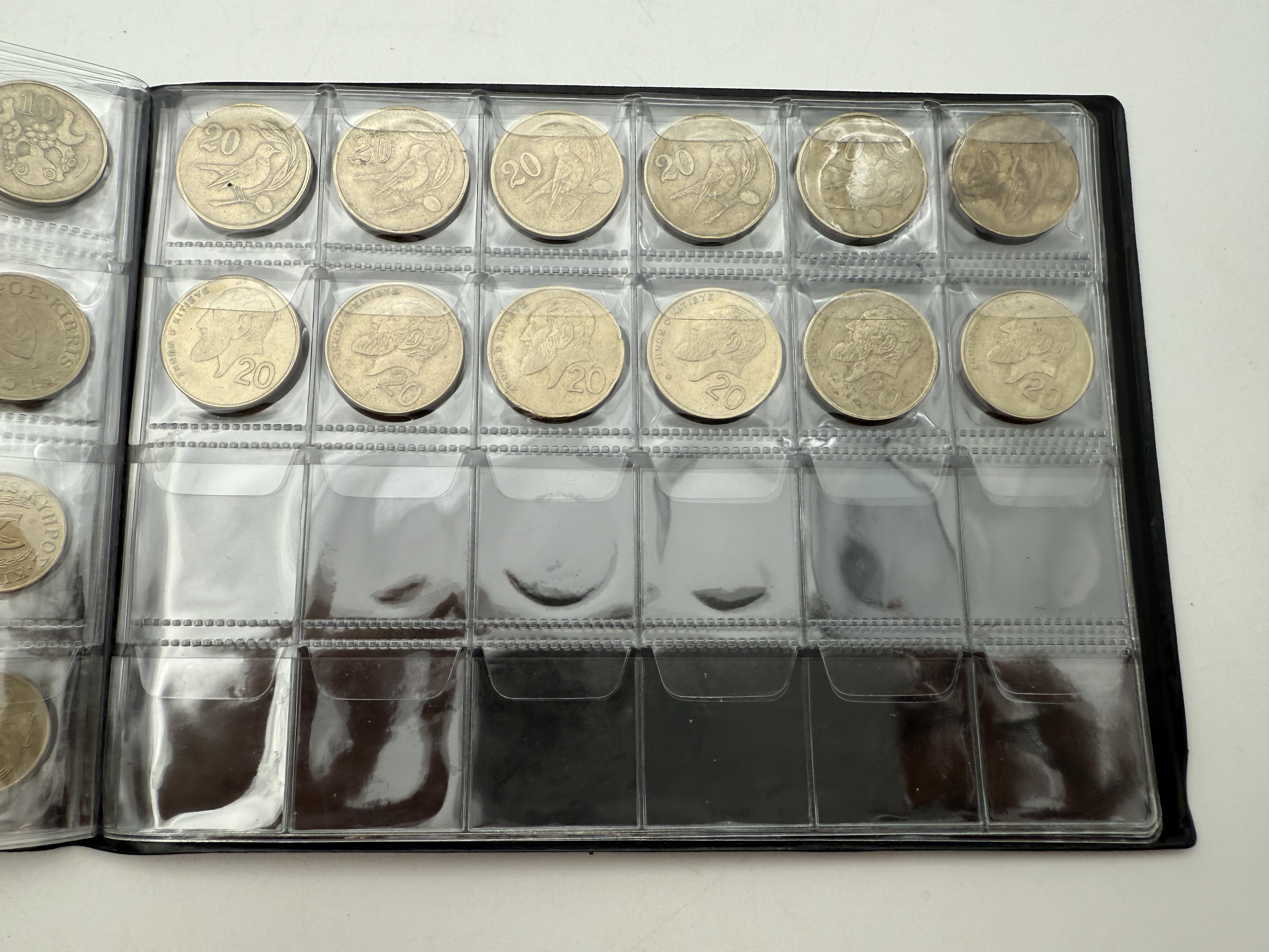 Cyprus - A collection of several hundred coins arranged in a special coin album, various conditions and years - 1 9
