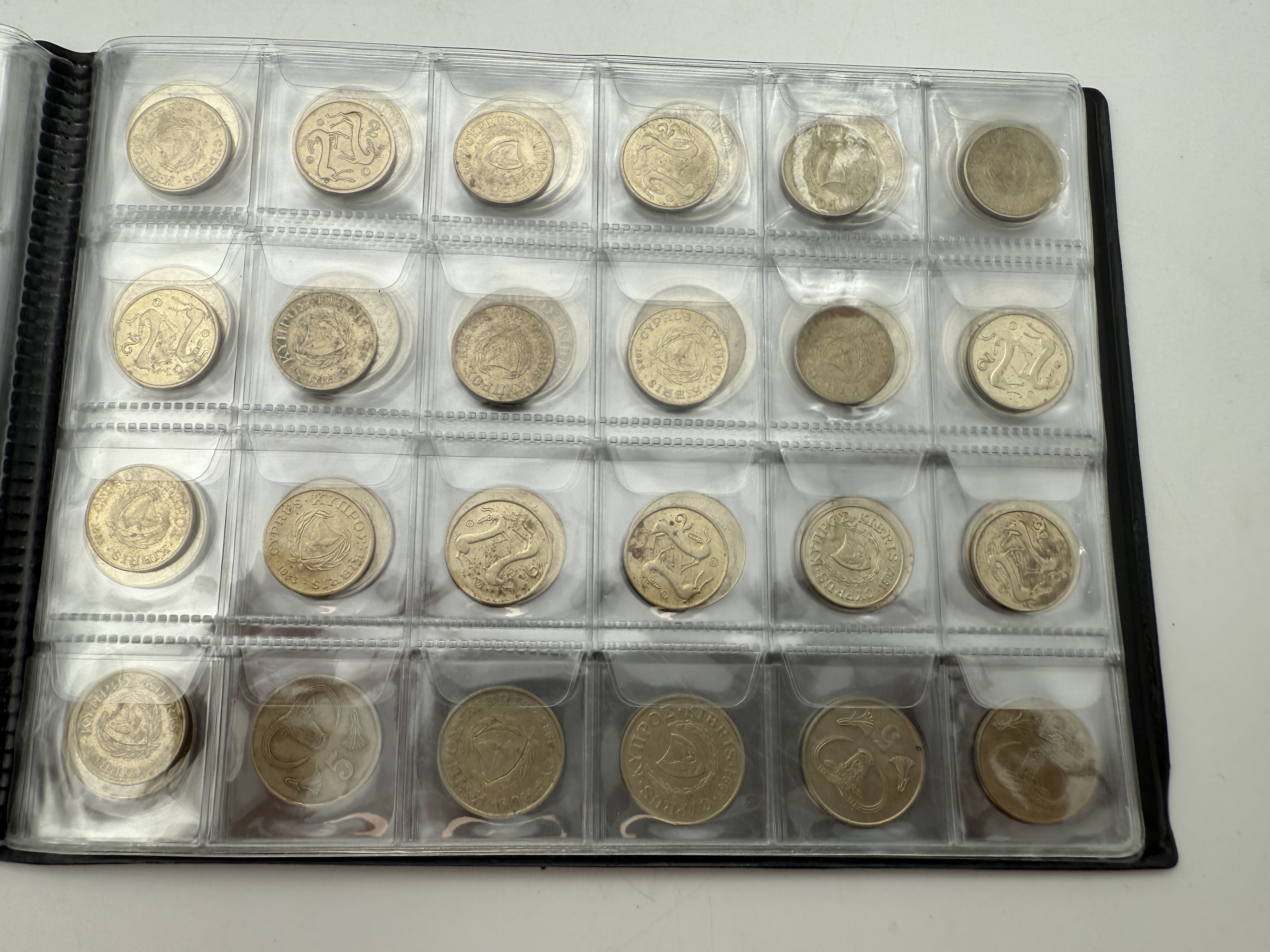 Cyprus - A collection of several hundred coins arranged in a special coin album, various conditions and years - 1 3