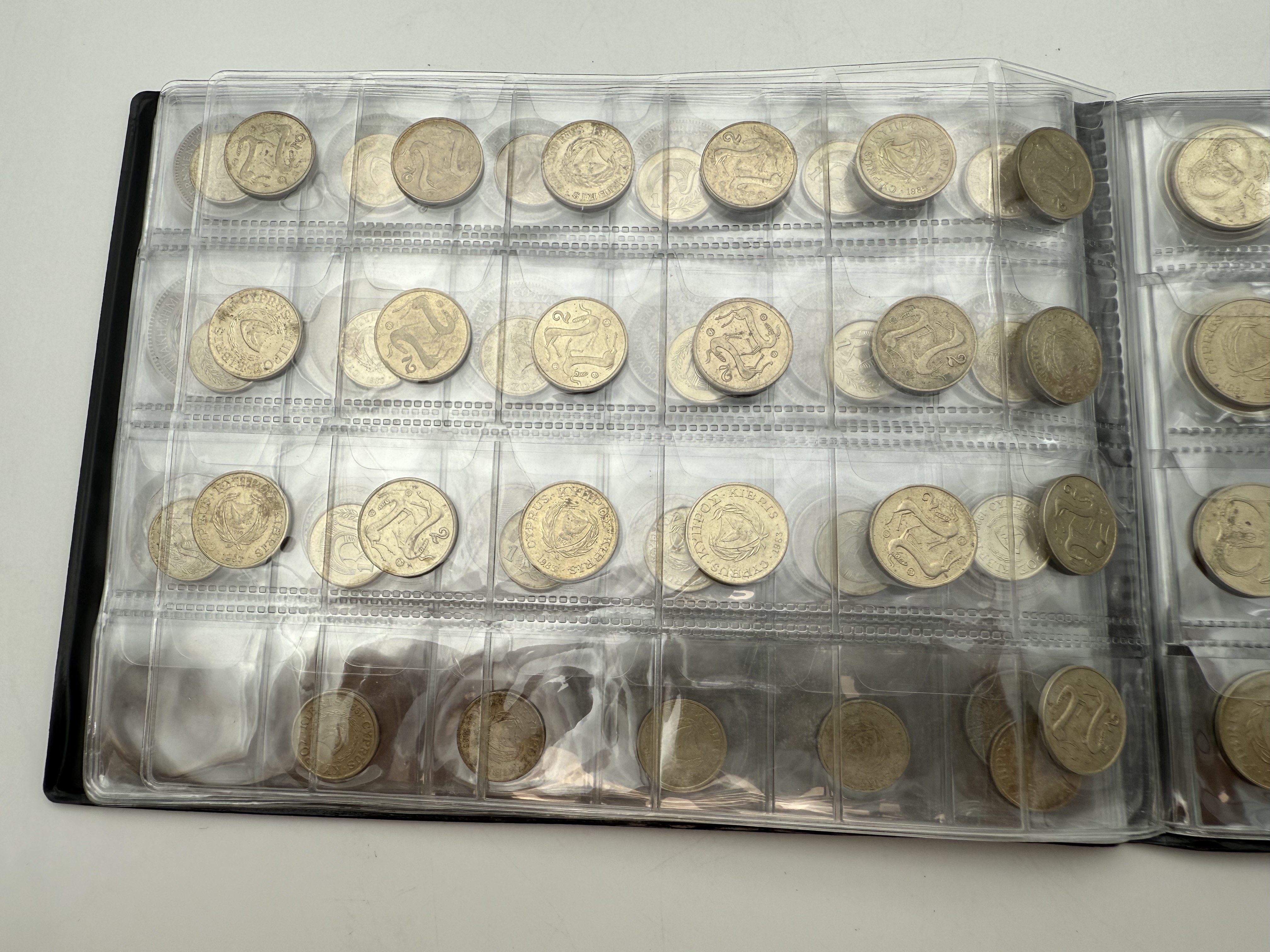 Cyprus - A collection of several hundred coins arranged in a special coin album, various conditions and years - 1 4