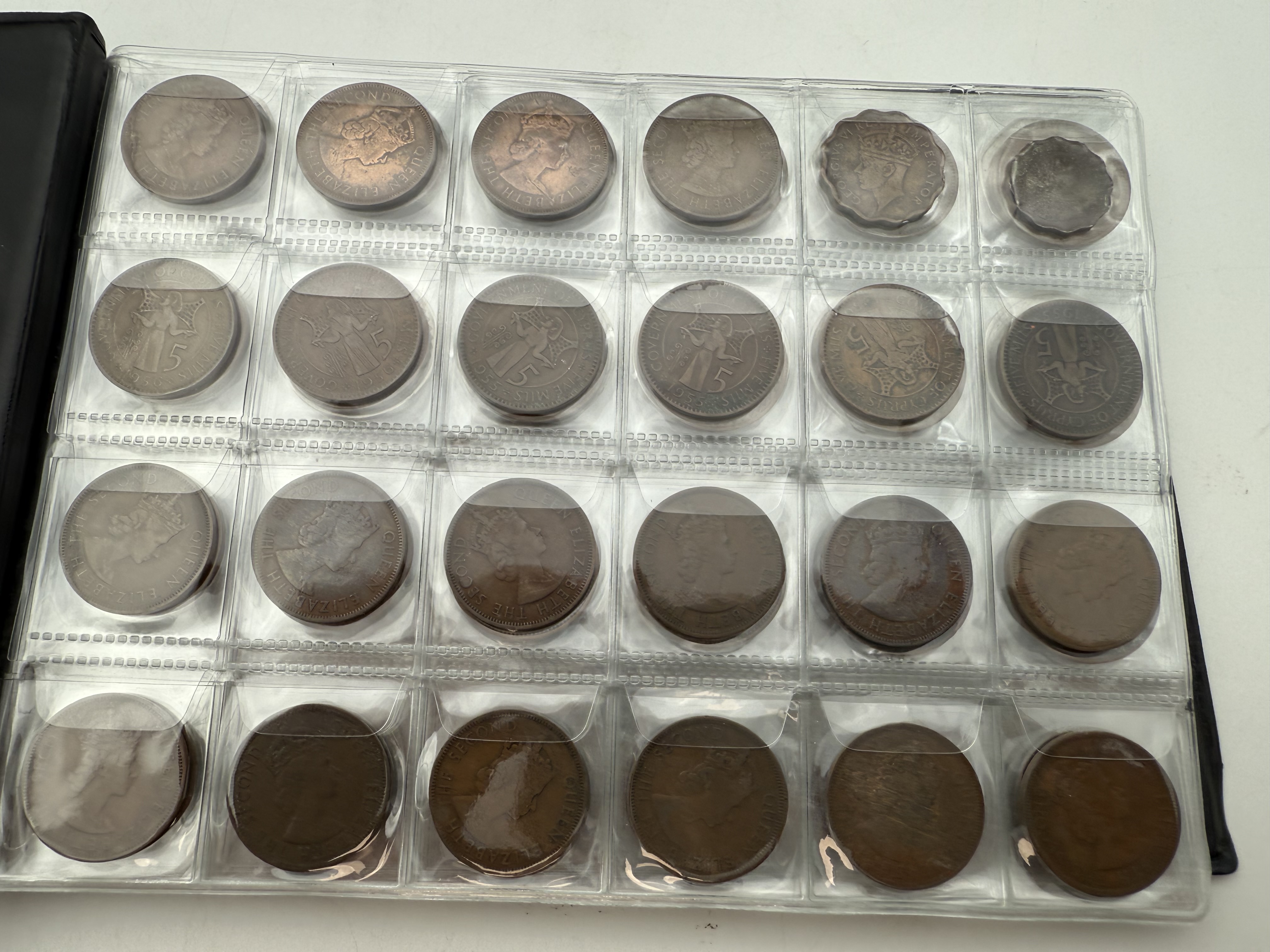 Cyprus - A collection of several hundred coins arranged in a special coin album, various conditions and years - 1 11