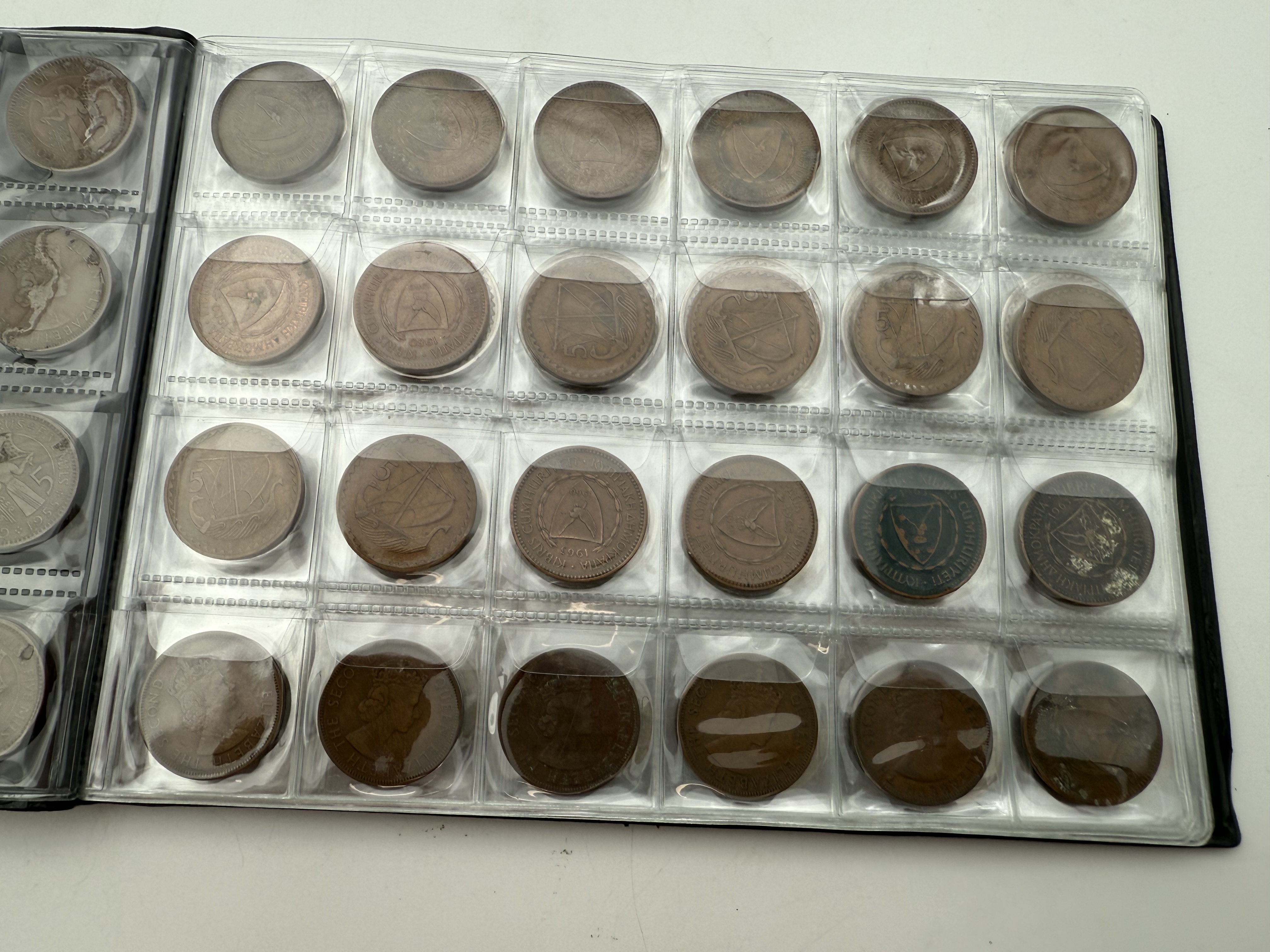 Cyprus - A collection of several hundred coins arranged in a special coin album, various conditions and years - 1 13