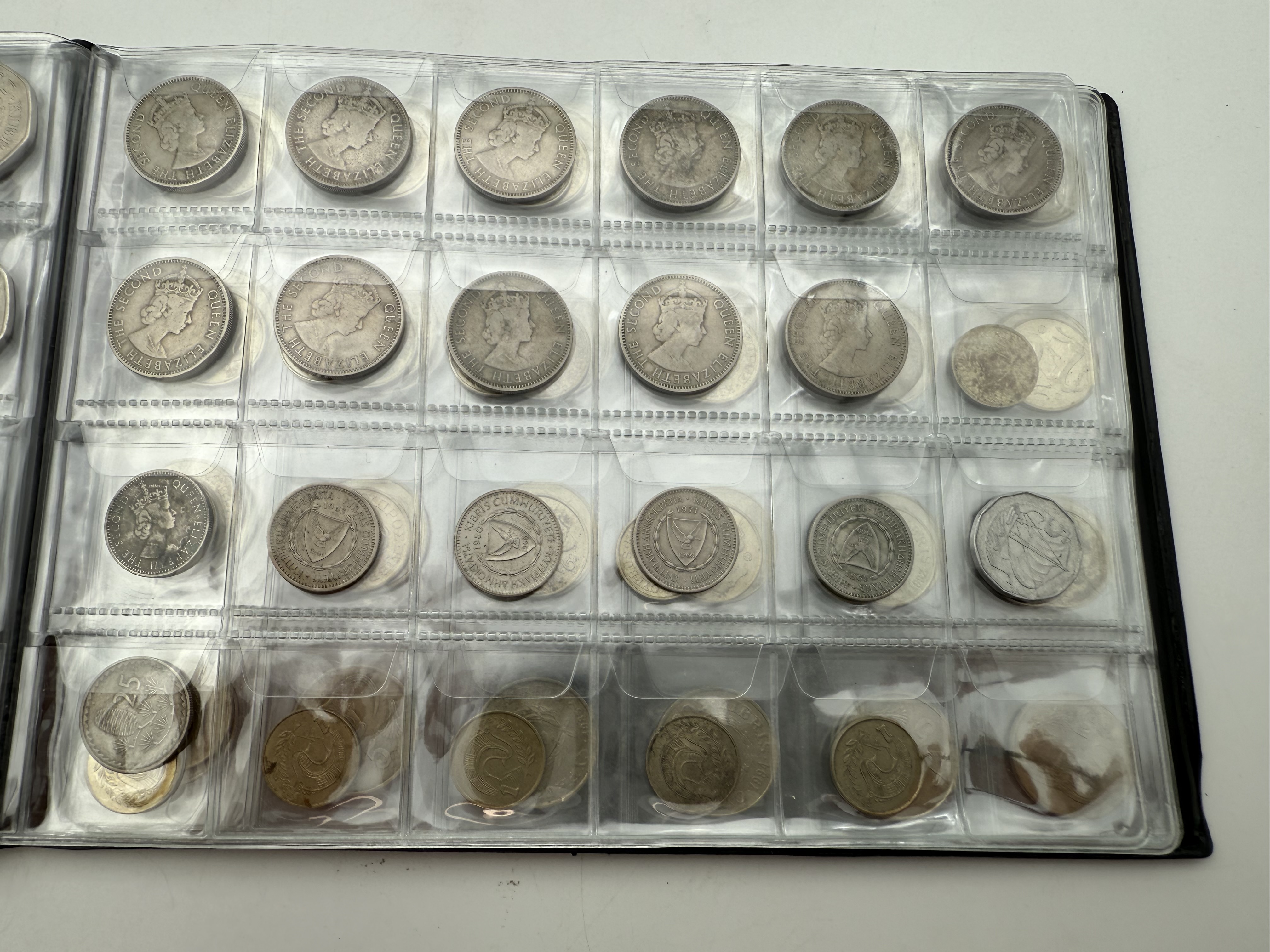 Cyprus - A collection of several hundred coins arranged in a special coin album, various conditions and years - 1 17