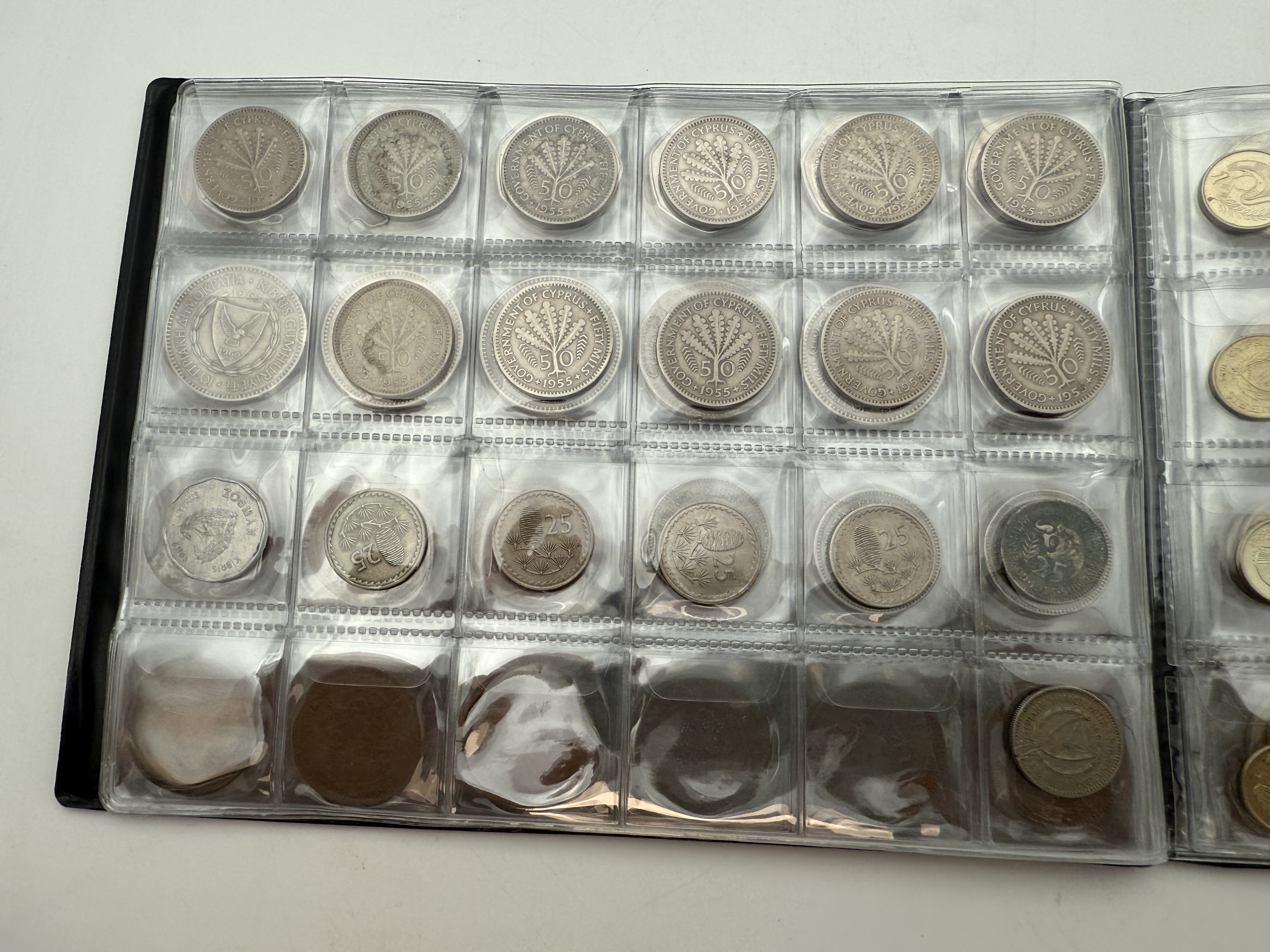 Cyprus - A collection of several hundred coins arranged in a special coin album, various conditions and years - 1 18