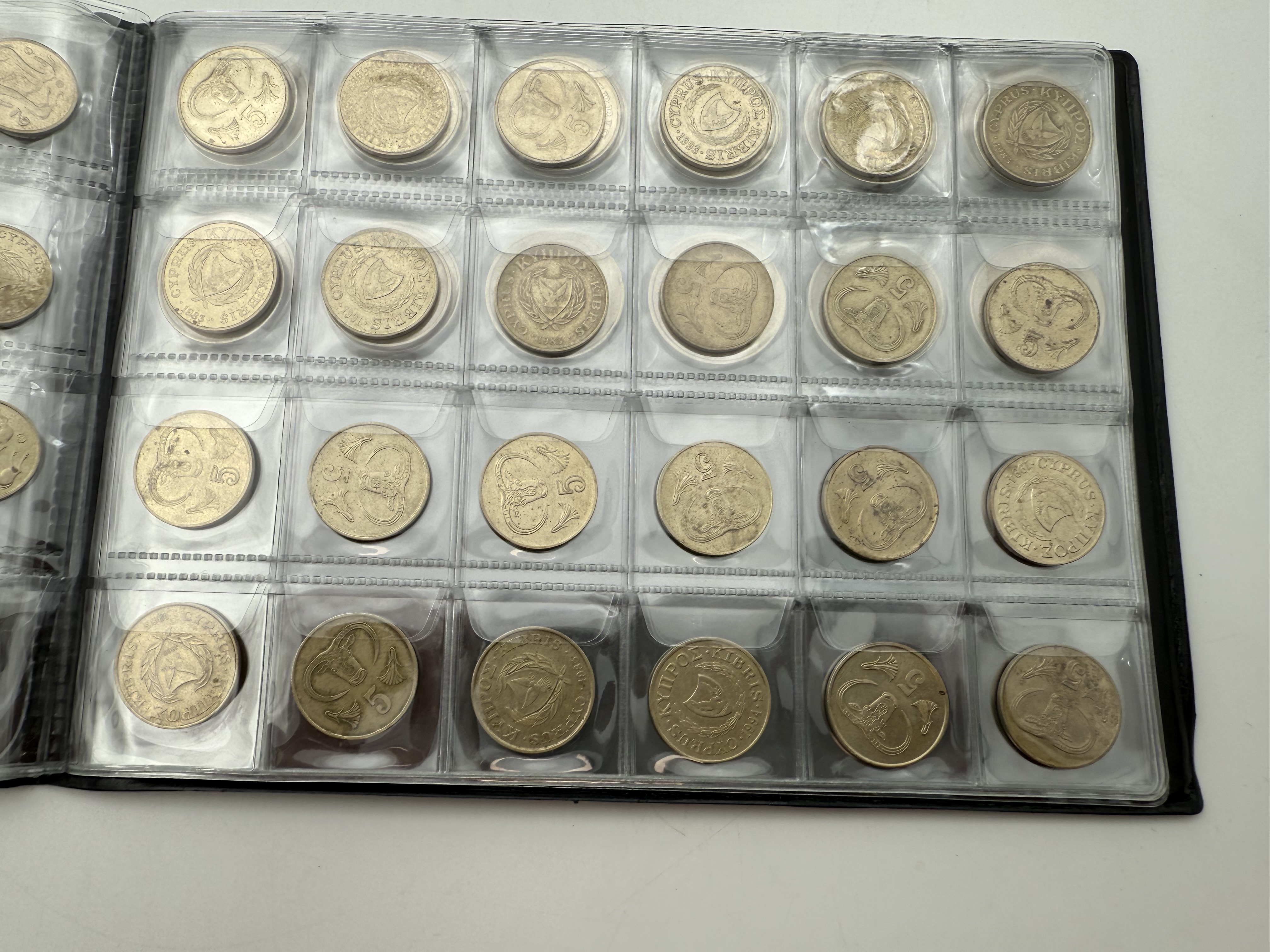 Cyprus - A collection of several hundred coins arranged in a special coin album, various conditions and years - 1 5