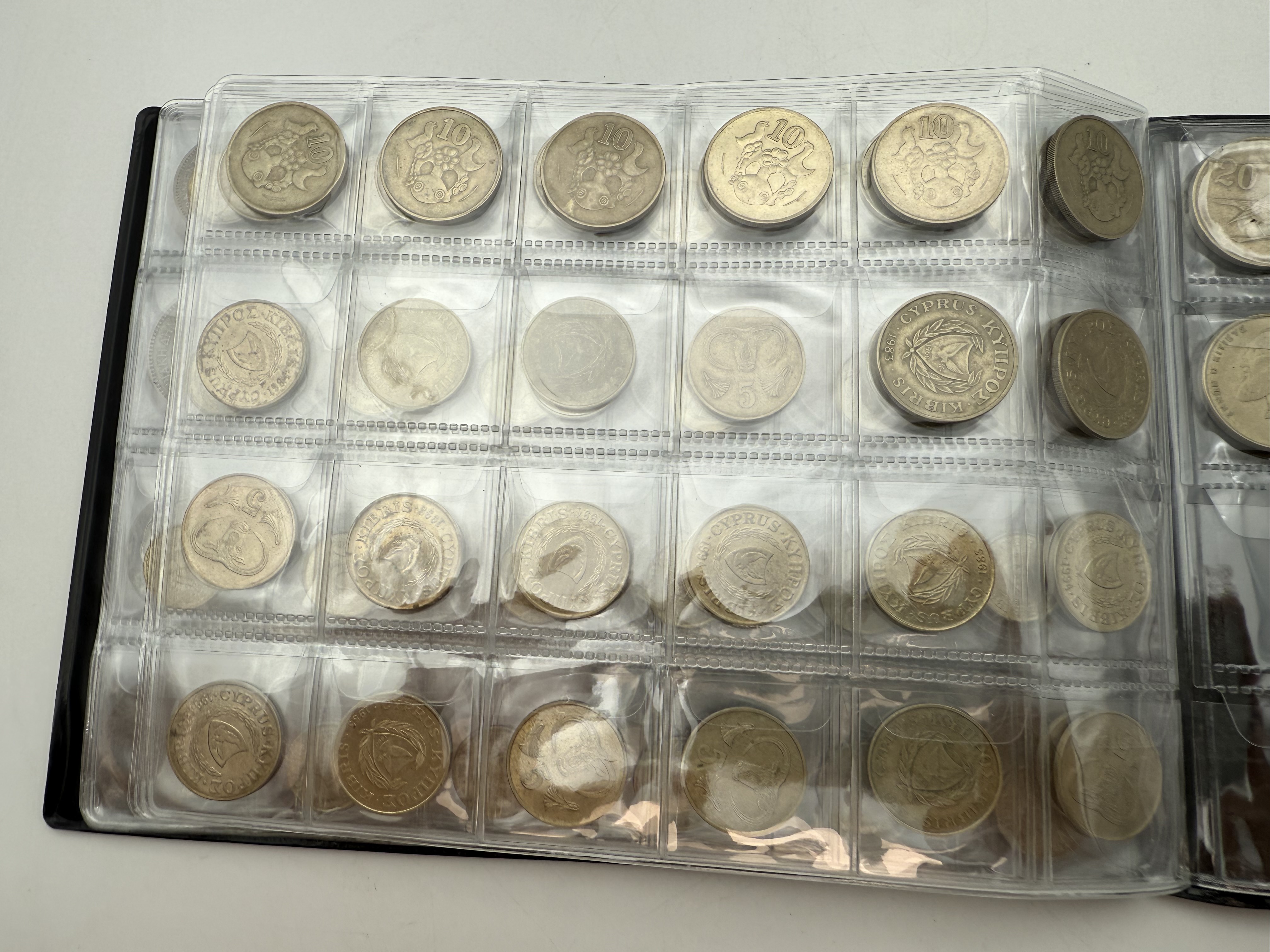 Cyprus - A collection of several hundred coins arranged in a special coin album, various conditions and years - 1 8