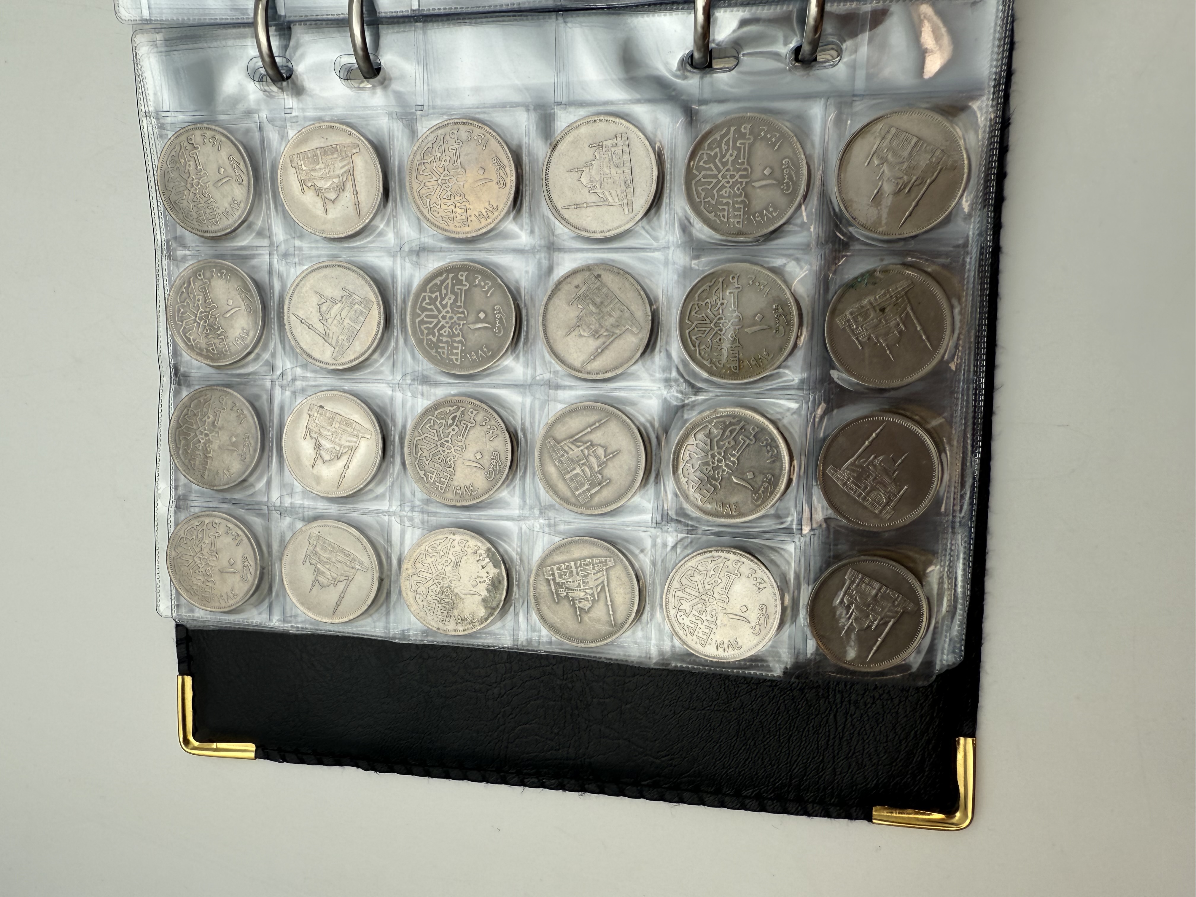 Egypt / Jordan - A collection of several hundred coins arranged in a special coin album, various conditions and years - 1 4