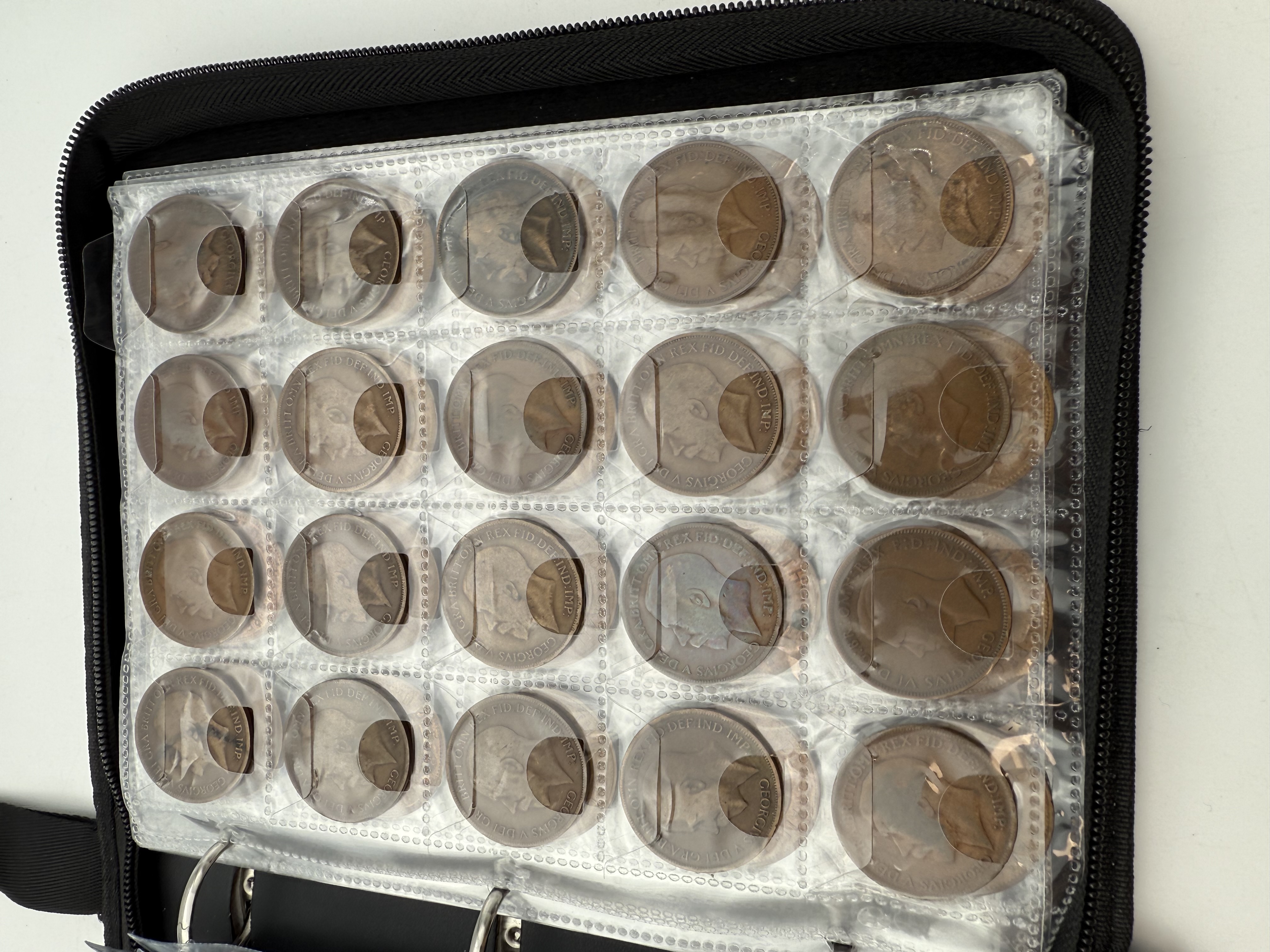 England / Great Britain - A collection of several hundred coins arranged in a special coin album, various ... - 1 15