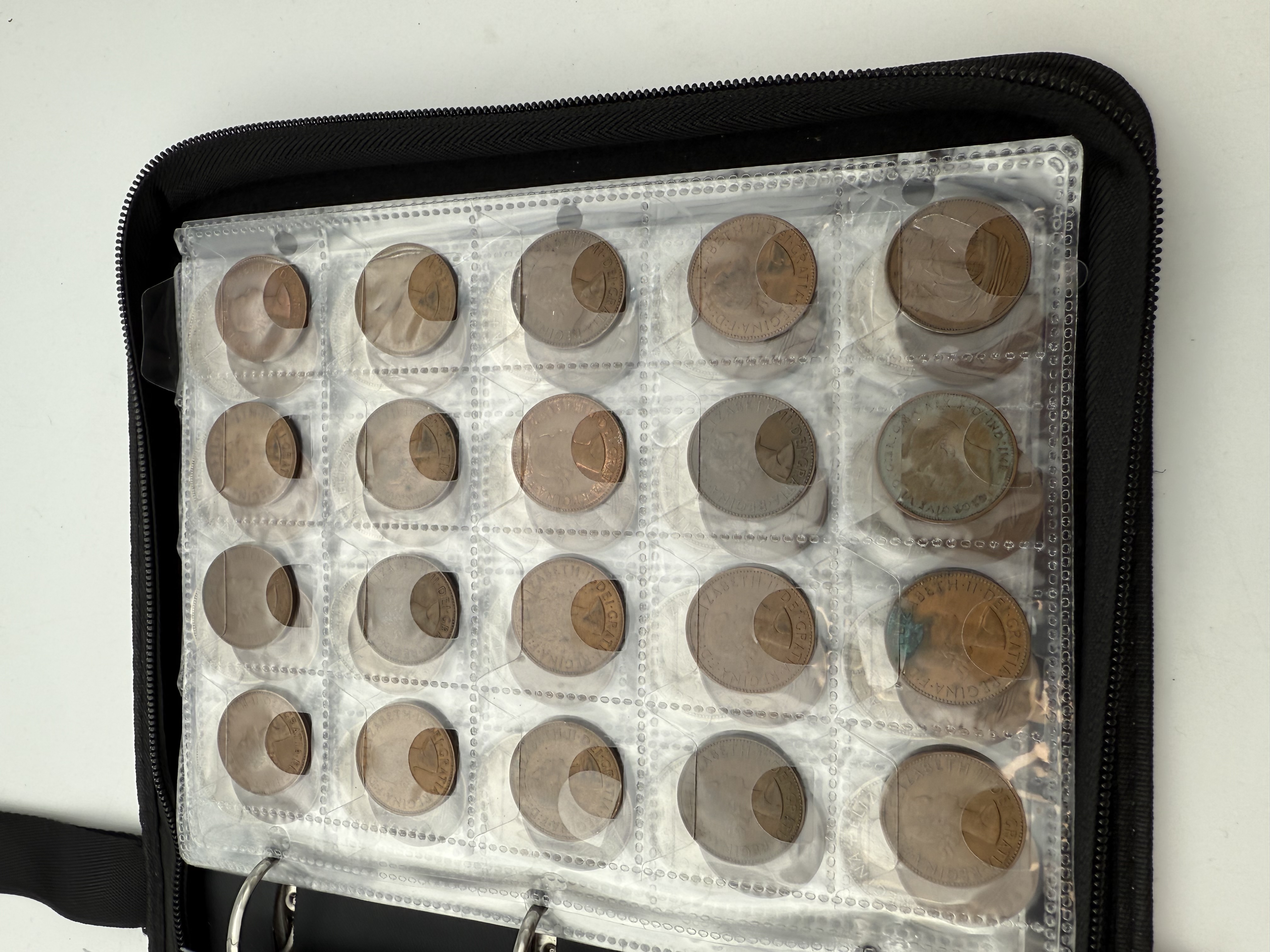 England / Great Britain - A collection of several hundred coins arranged in a special coin album, various ... - 1 19