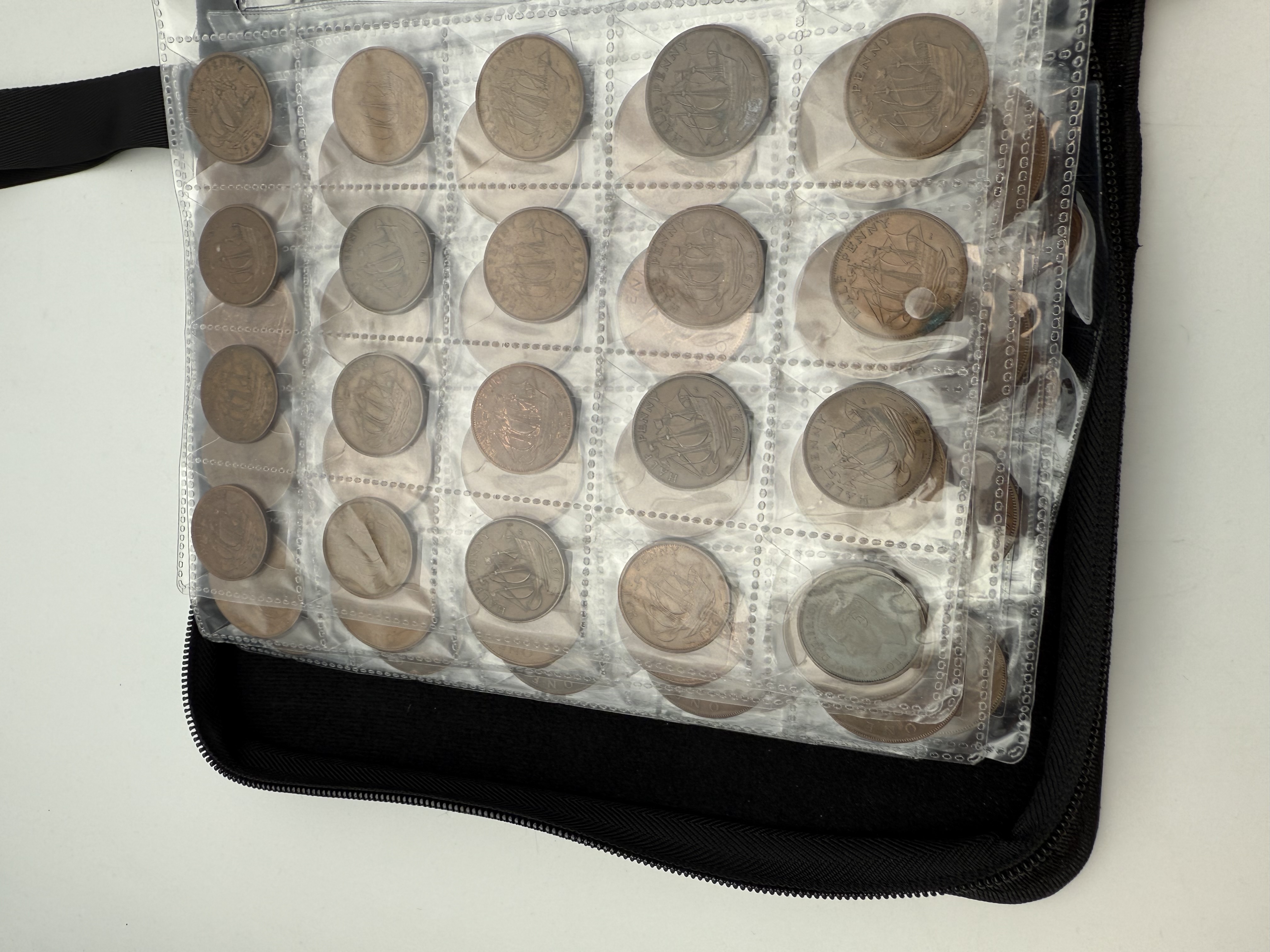 England / Great Britain - A collection of several hundred coins arranged in a special coin album, various ... - 1 20