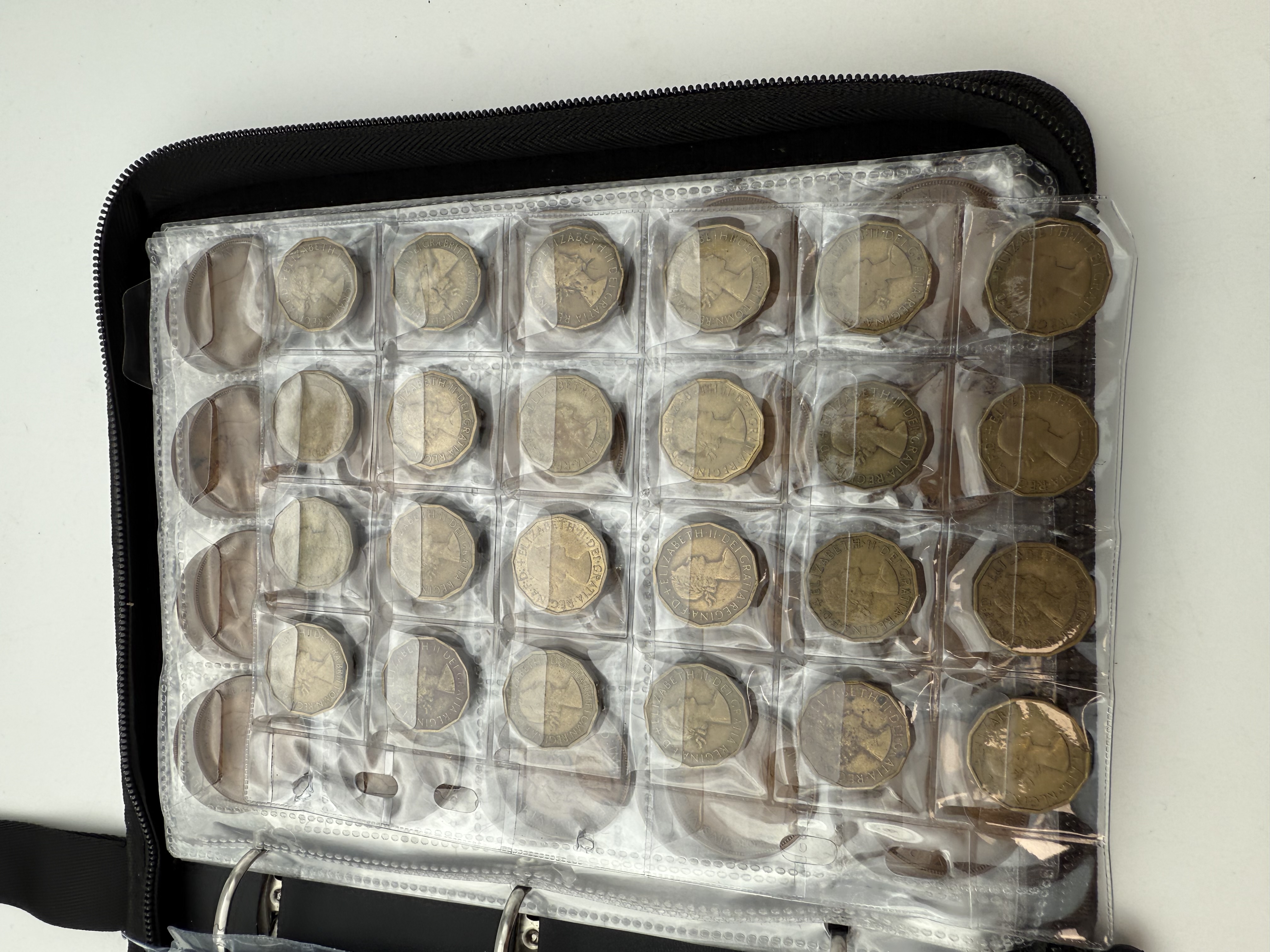 England / Great Britain - A collection of several hundred coins arranged in a special coin album, various ... - 1 10