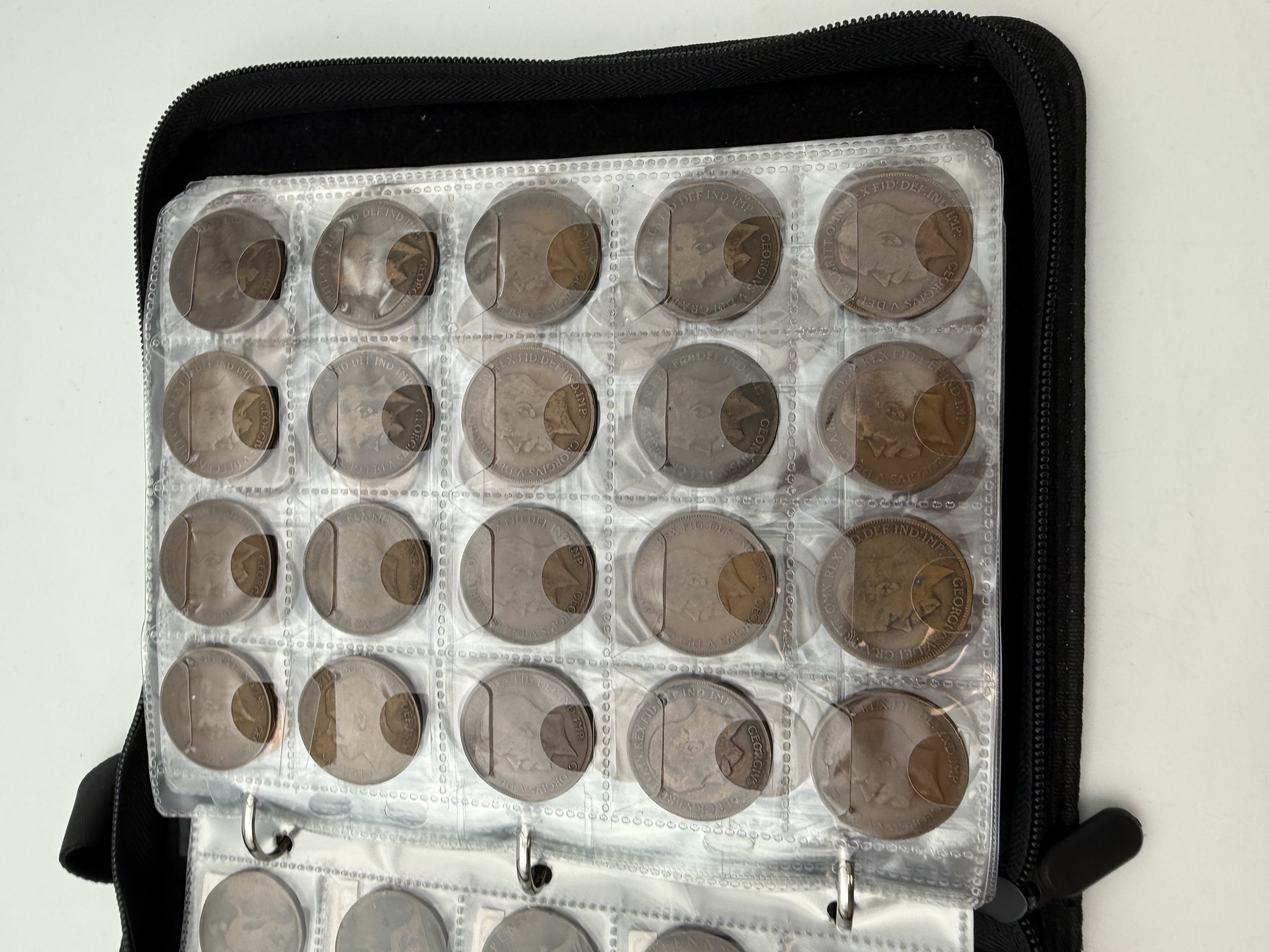England / Great Britain - A collection of several hundred coins arranged in a special coin album, various ... - 1 40
