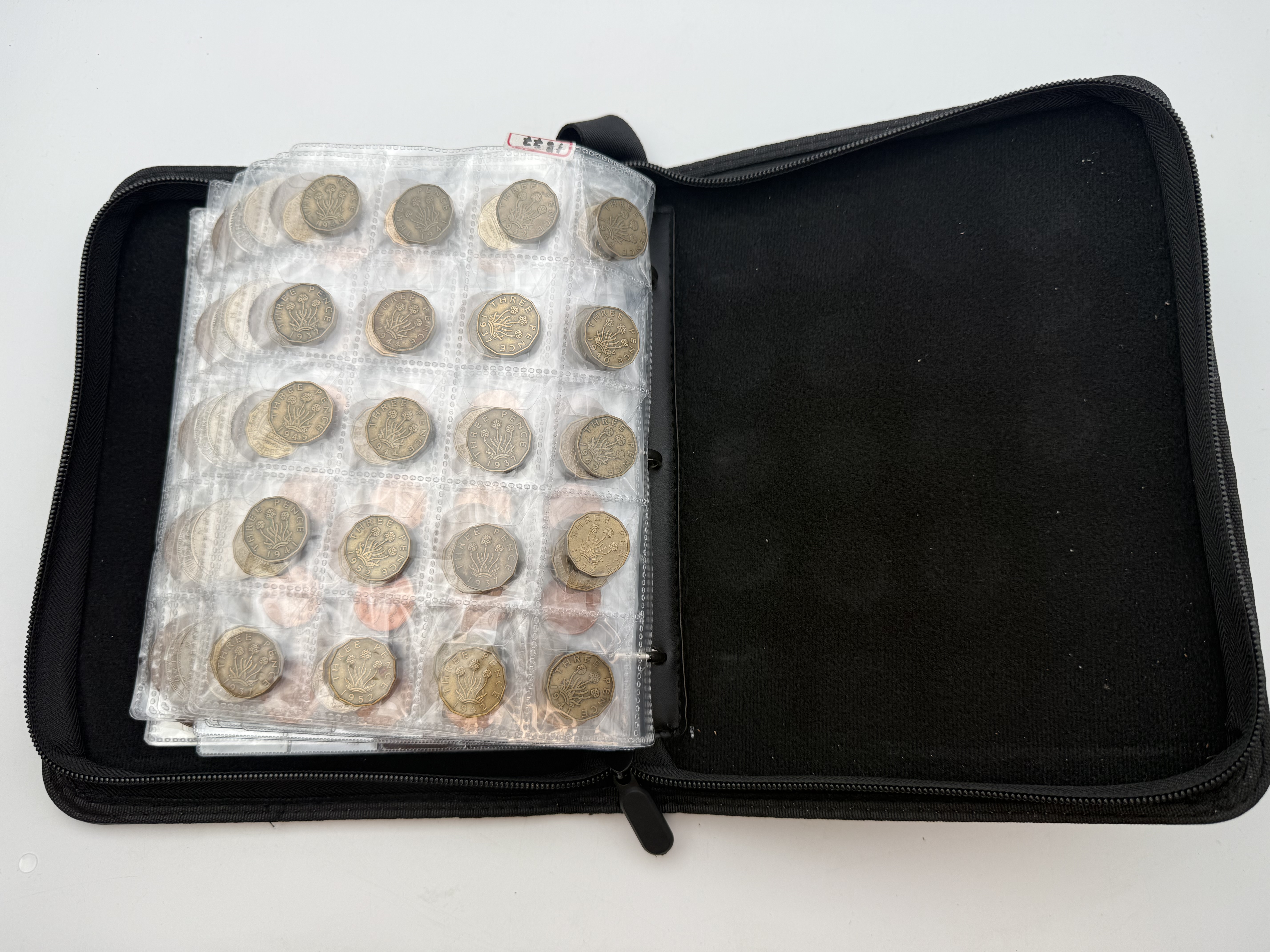 England / Great Britain - A collection of several hundred coins arranged in a special coin album, various ... - 1 1