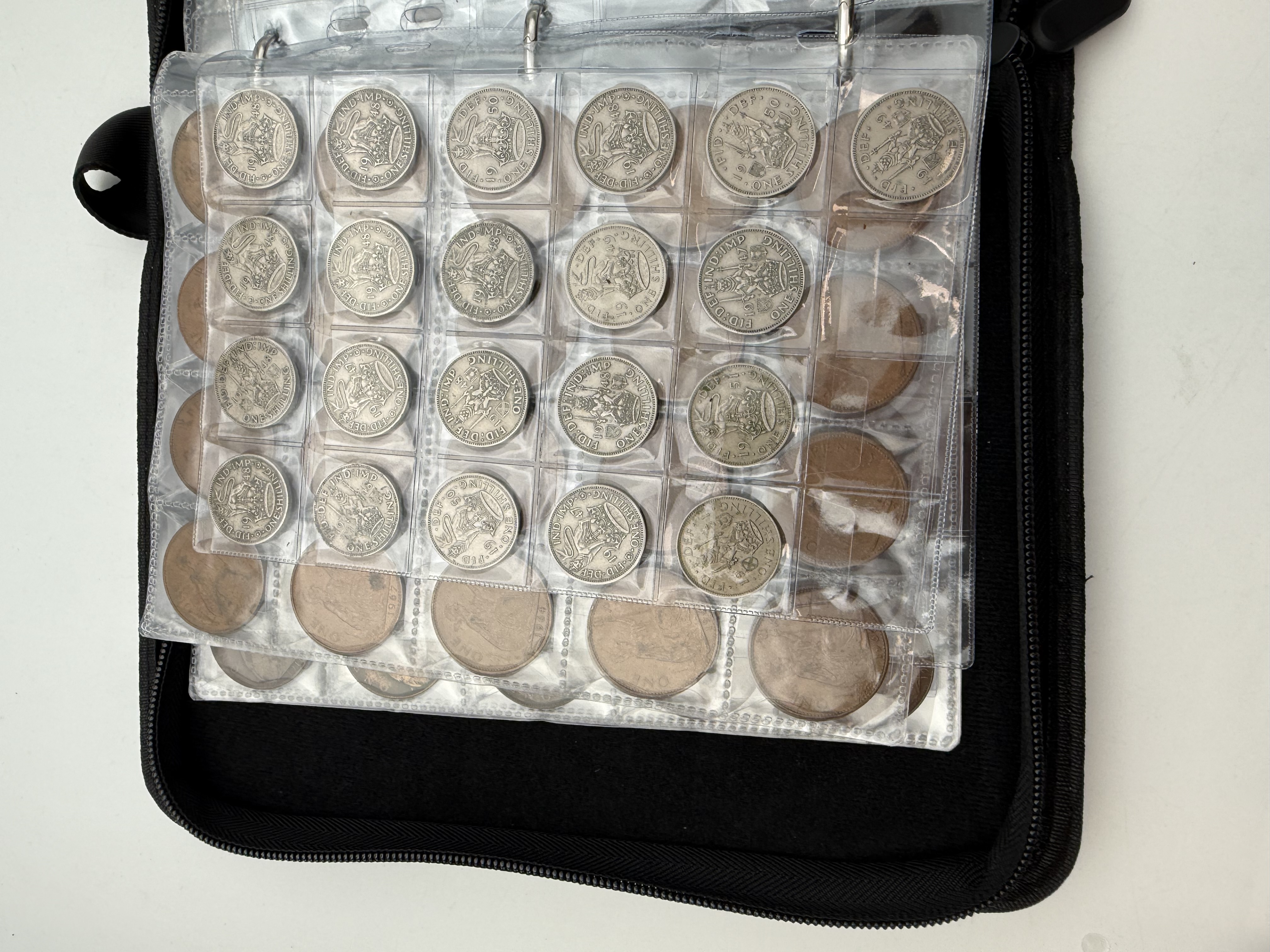 England / Great Britain - A collection of several hundred coins arranged in a special coin album, various ... - 1 13