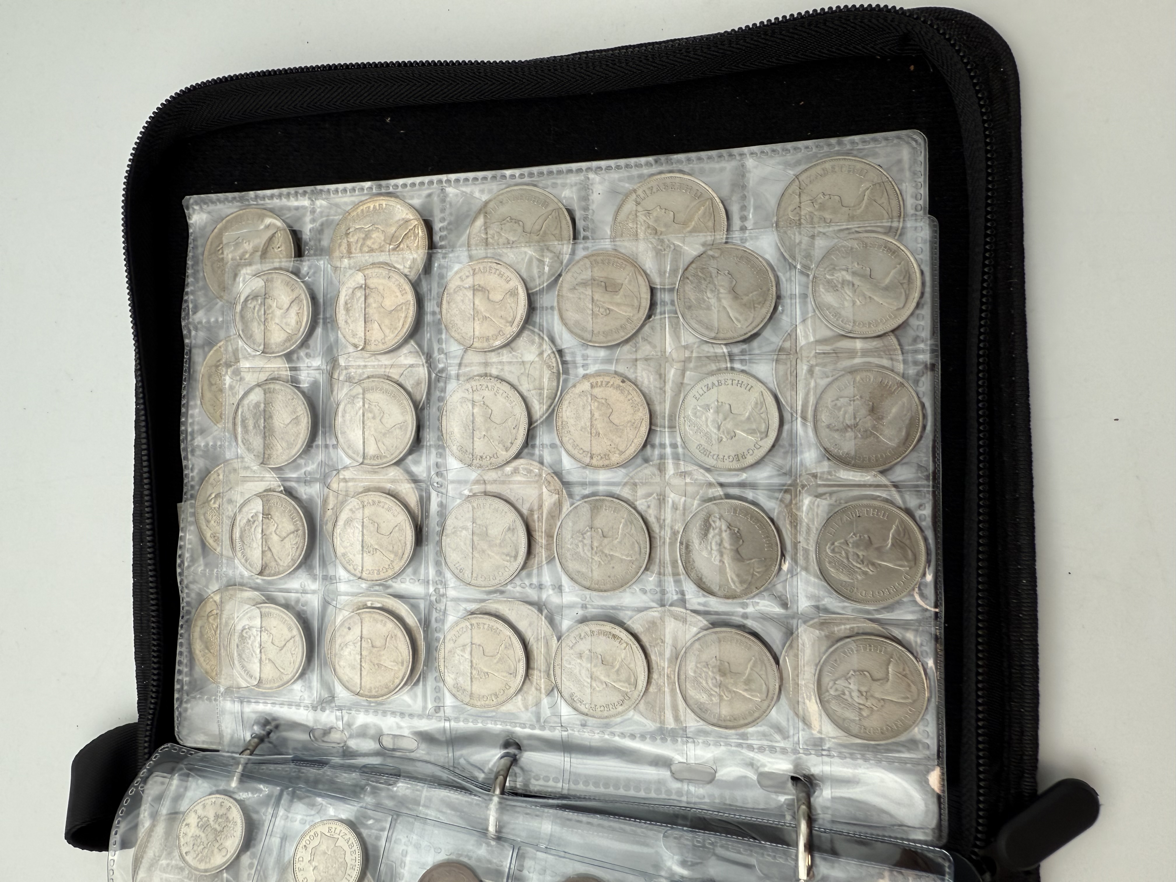 England / Great Britain - A collection of several hundred coins arranged in a special coin album, various ... - 1 23