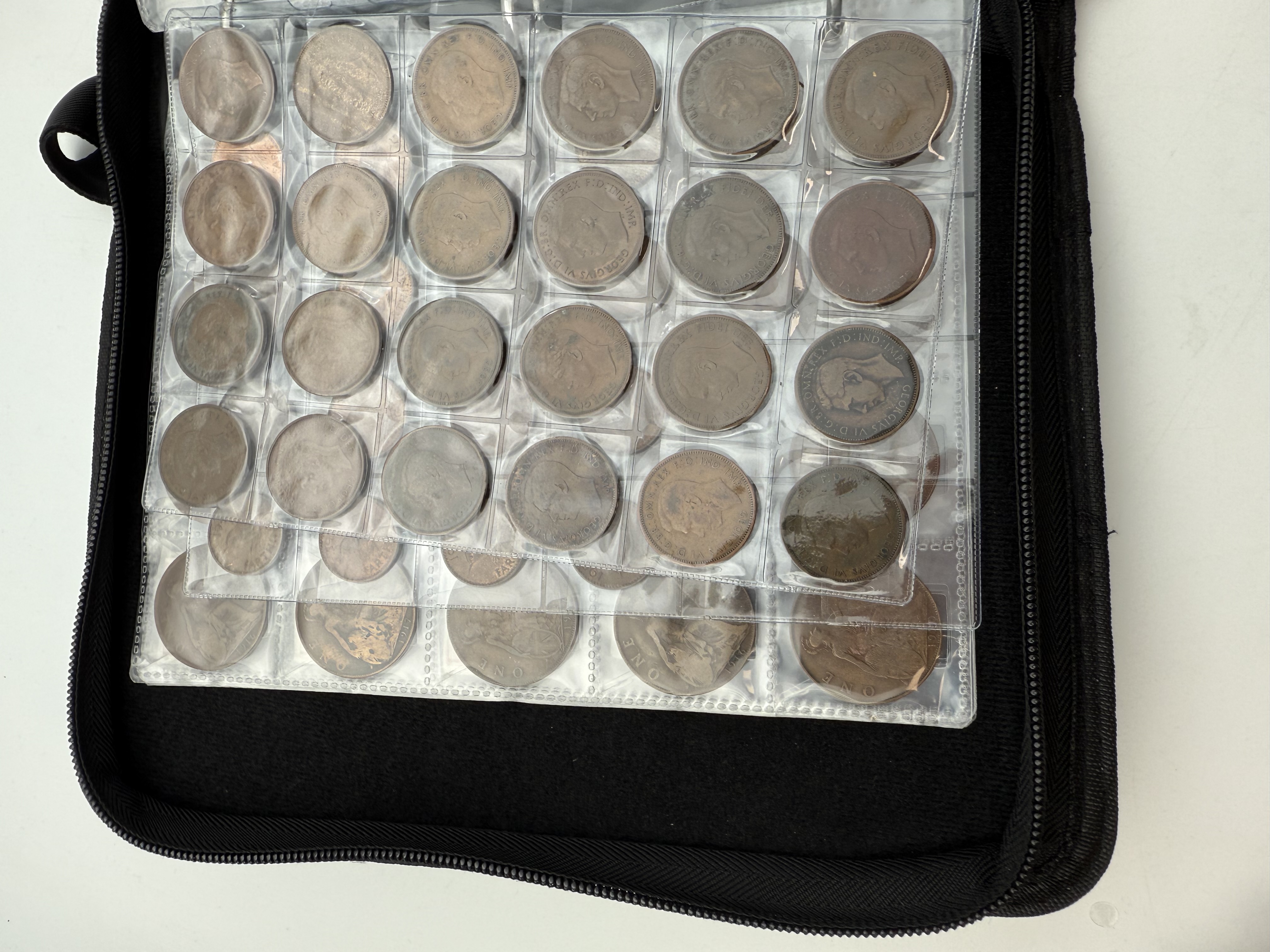 England / Great Britain - A collection of several hundred coins arranged in a special coin album, various ... - 1 6