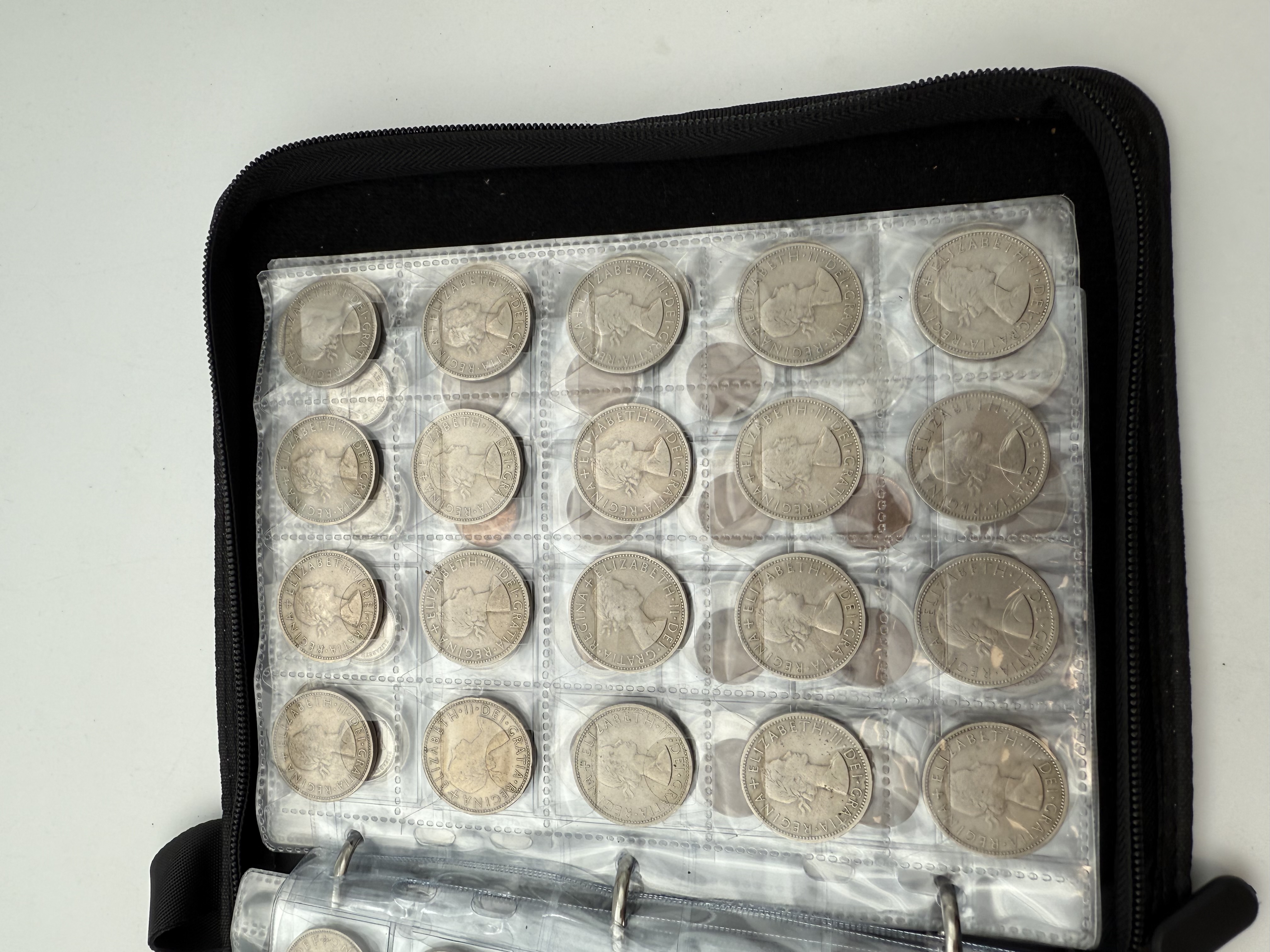 England / Great Britain - A collection of several hundred coins arranged in a special coin album, various ... - 1 18
