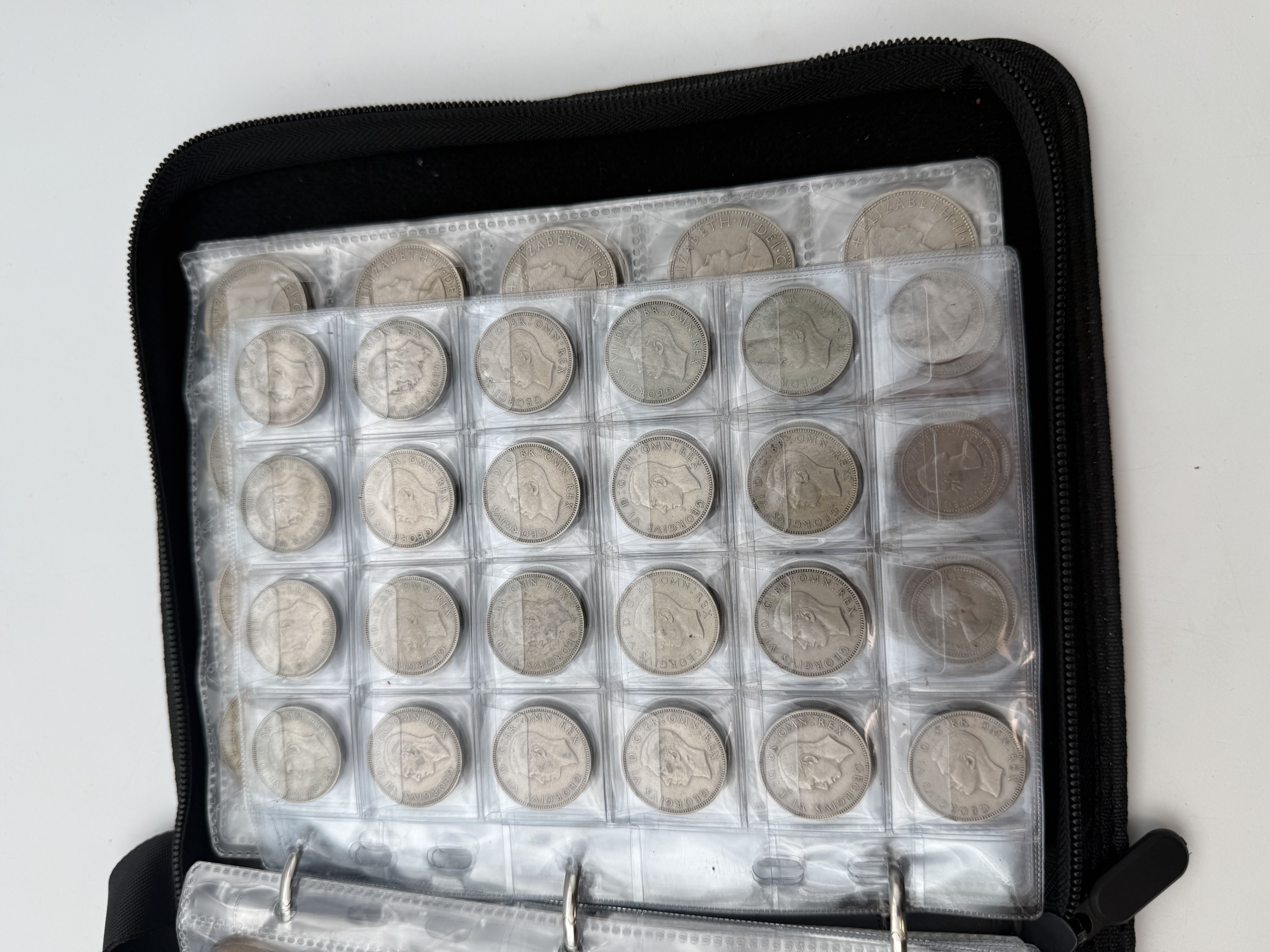 England / Great Britain - A collection of several hundred coins arranged in a special coin album, various ... - 1 12