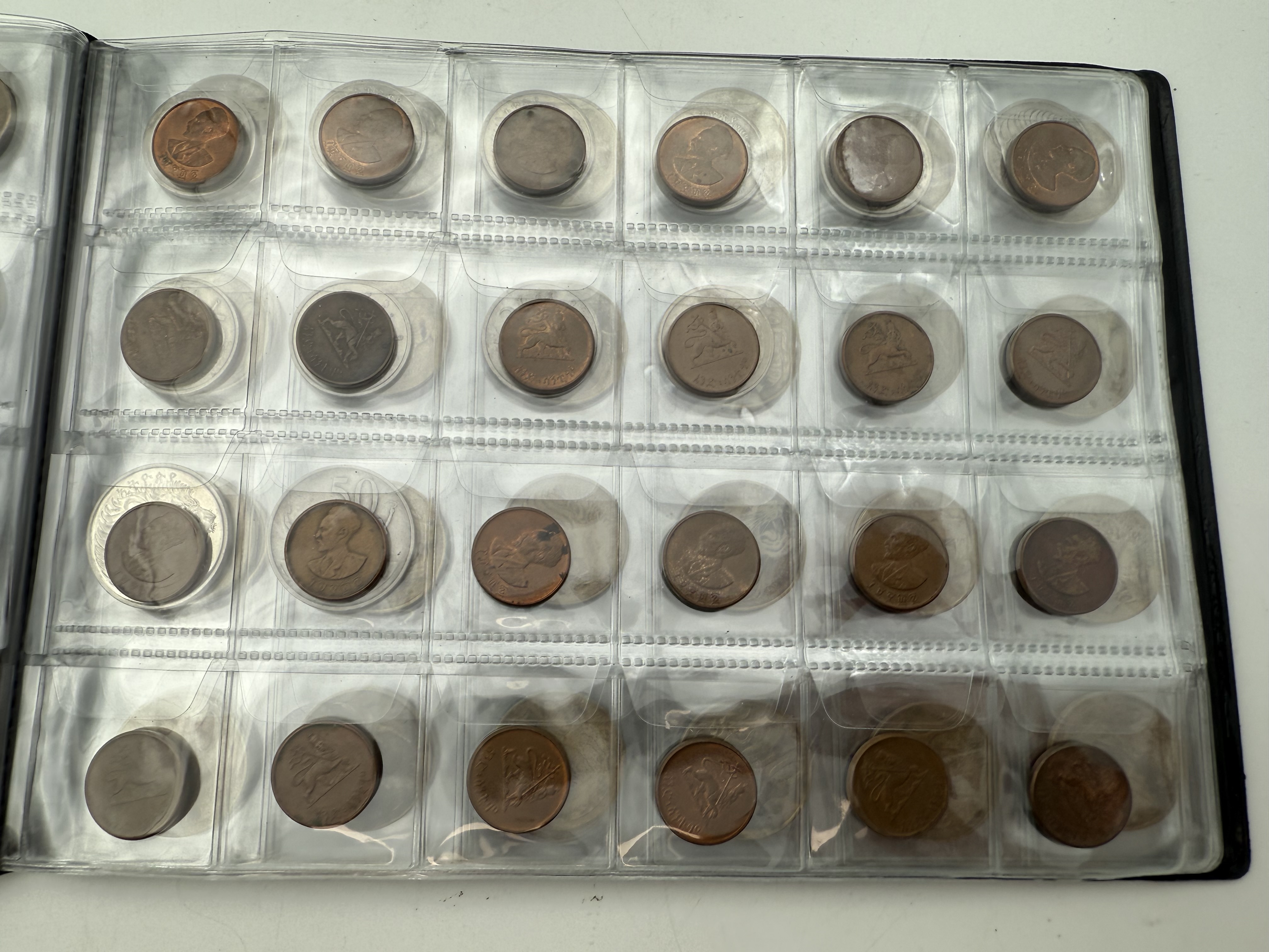 Ethiopia - A collection of several hundred coins arranged in a special coin album, various conditions and years - 1 14