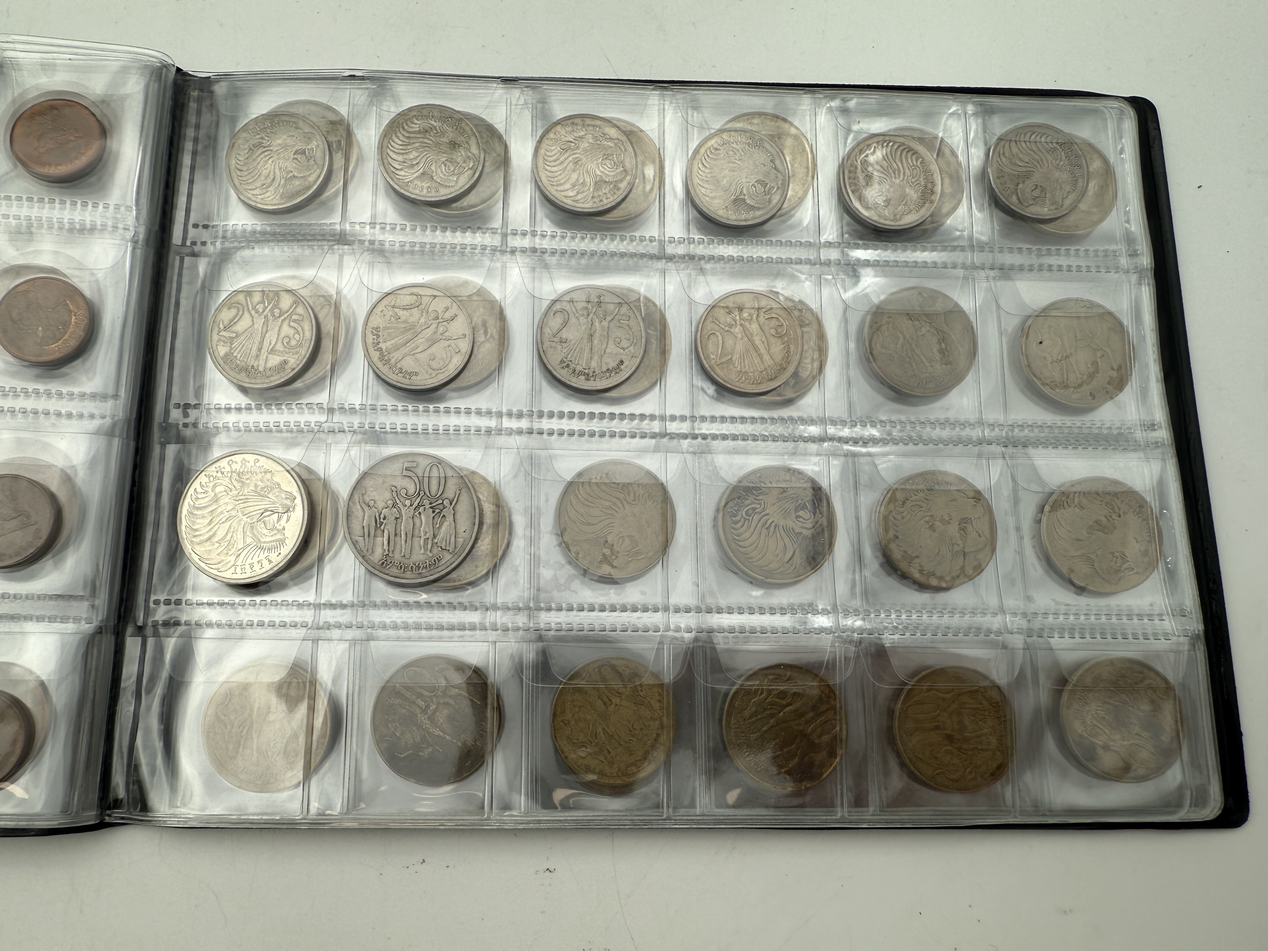 Ethiopia - A collection of several hundred coins arranged in a special coin album, various conditions and years - 1 1