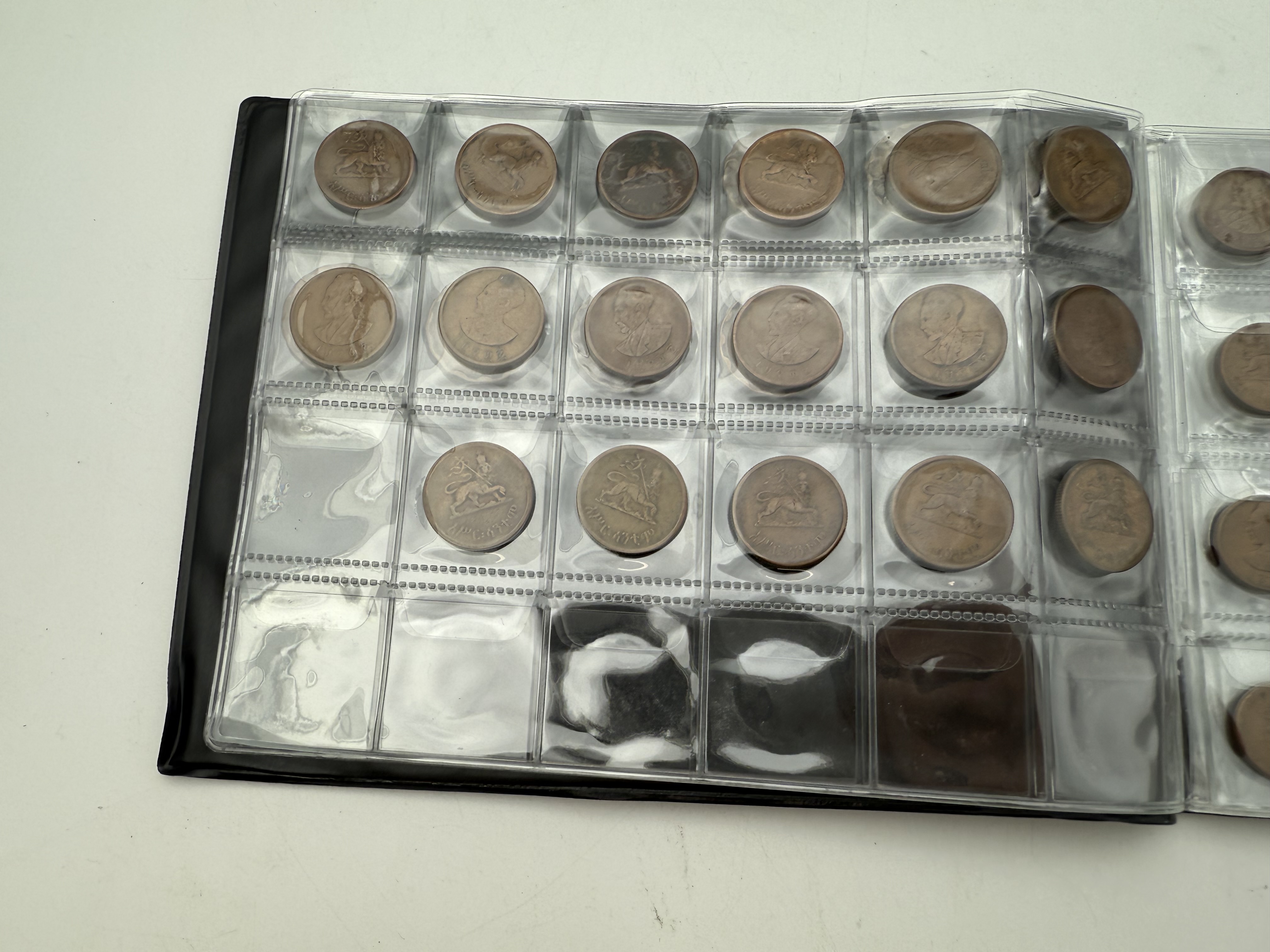 Ethiopia - A collection of several hundred coins arranged in a special coin album, various conditions and years - 1 11