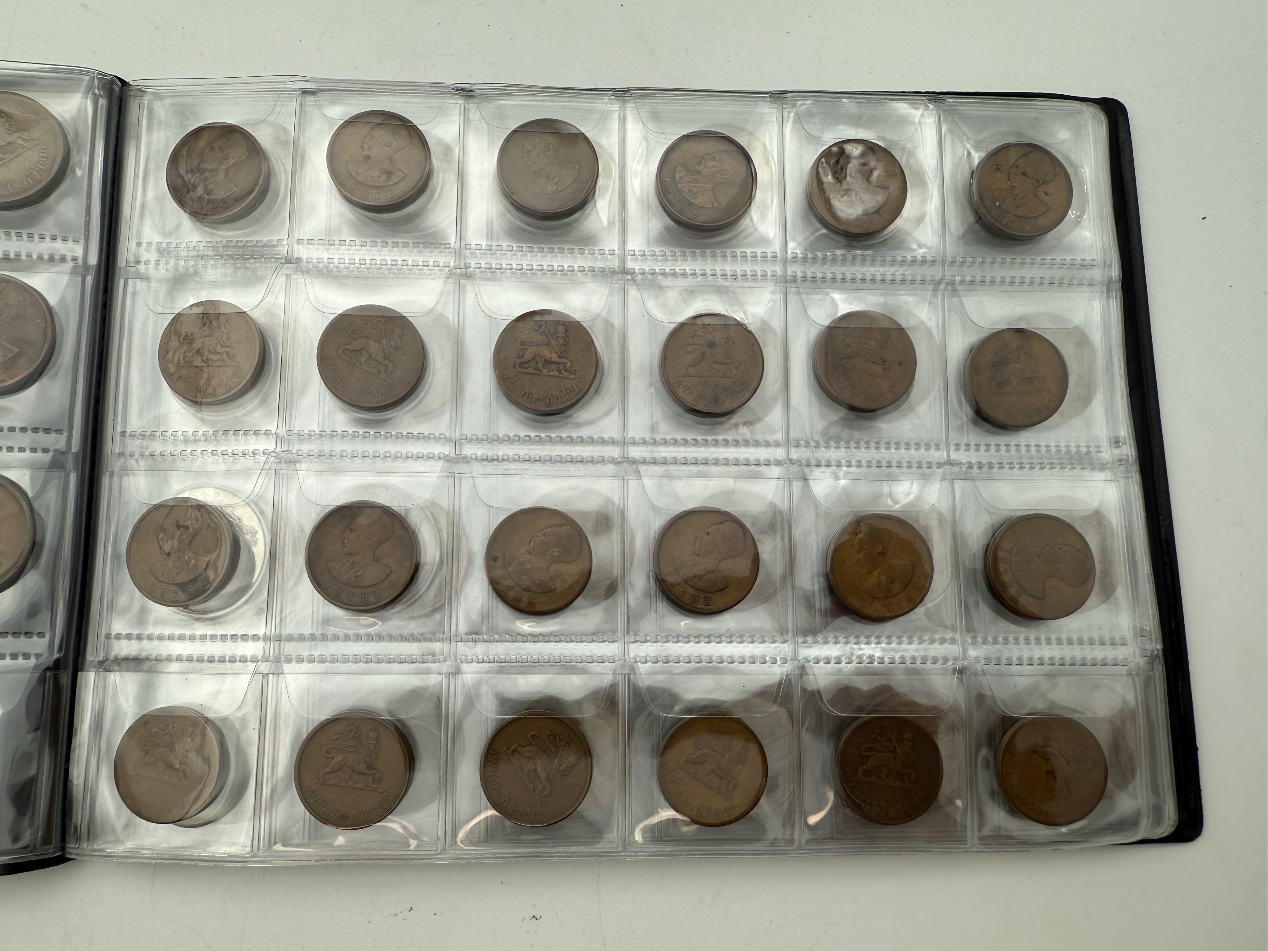 Ethiopia - A collection of several hundred coins arranged in a special coin album, various conditions and years - 1 12