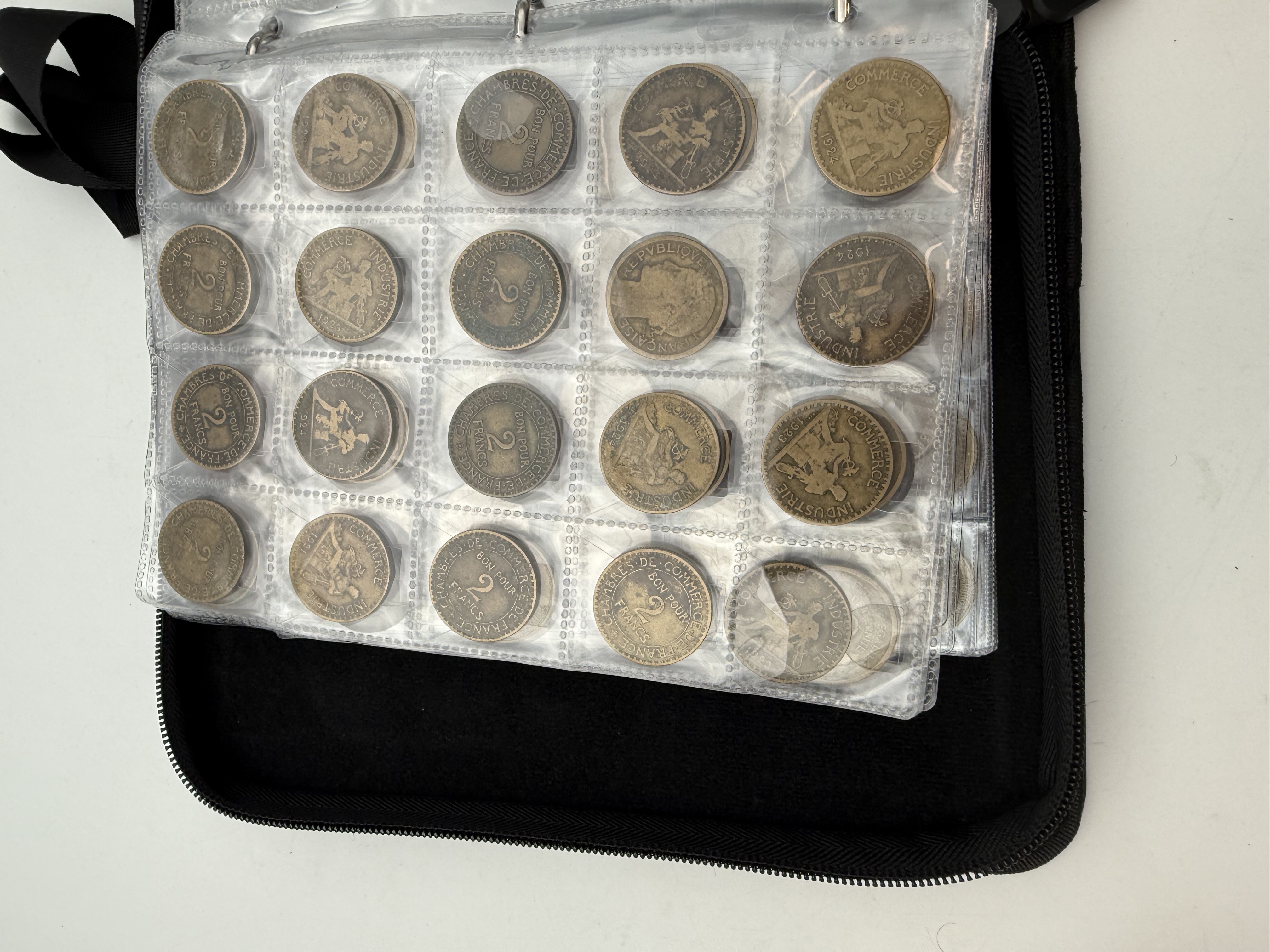 France - A collection of several hundred coins arranged in a special coin album, various conditions and years. - 1 20