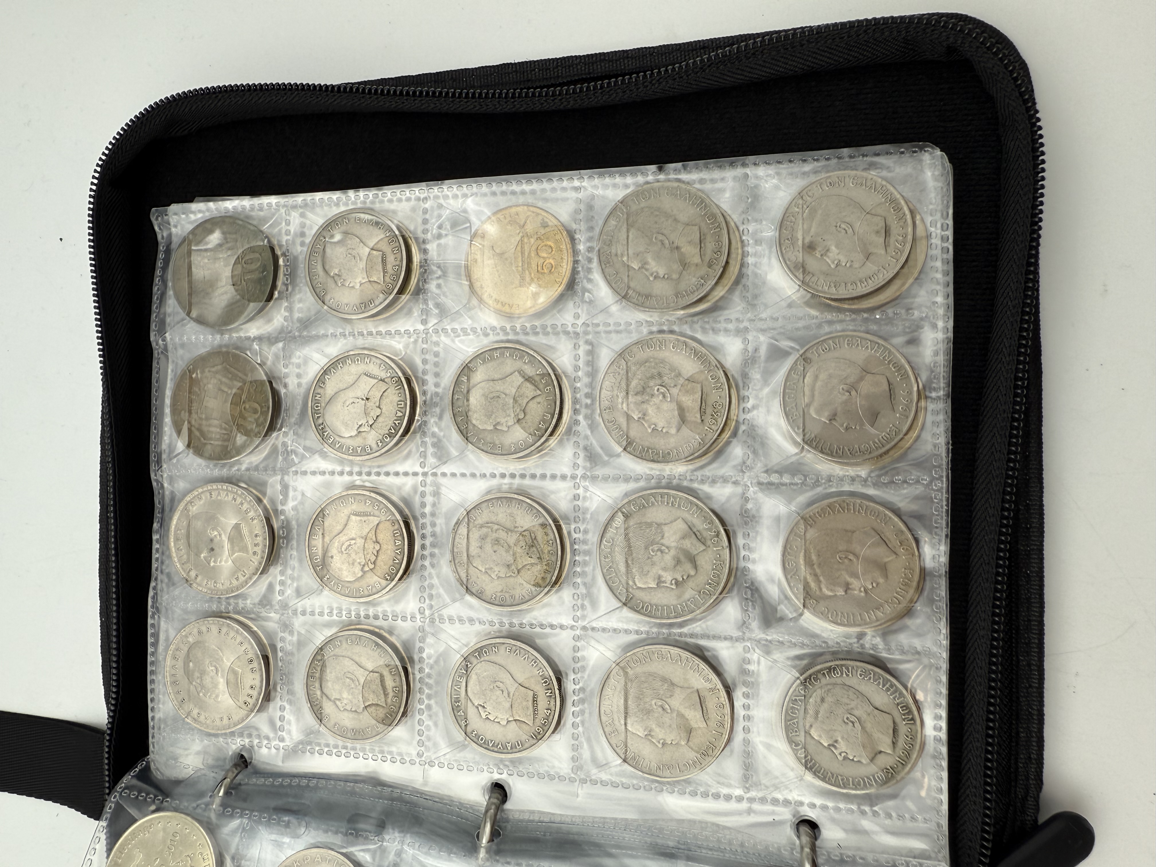 Greece - A collection of several hundred coins arranged in a special coin album, various conditions and years - 1 21