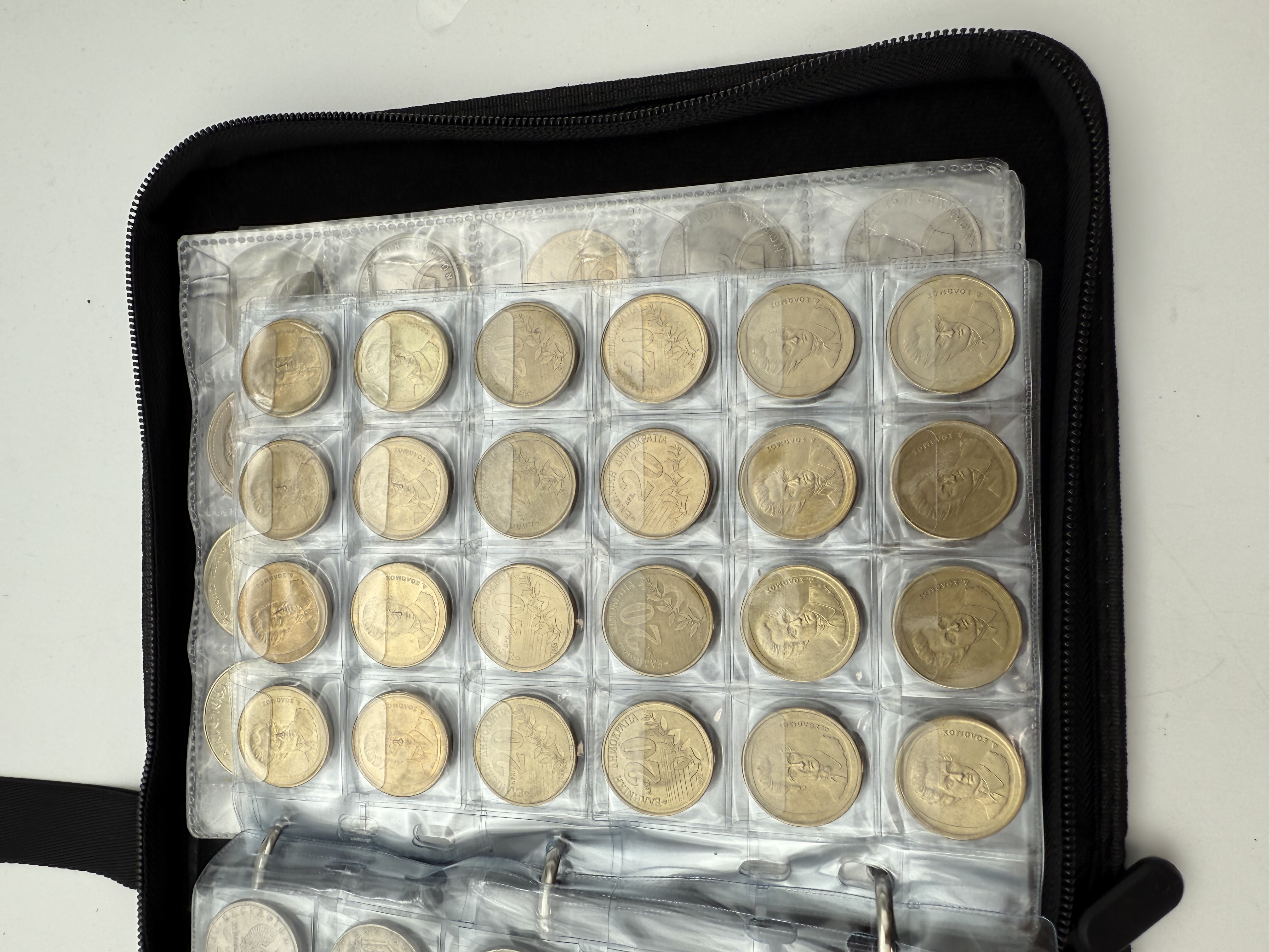 Greece - A collection of several hundred coins arranged in a special coin album, various conditions and years - 1 13