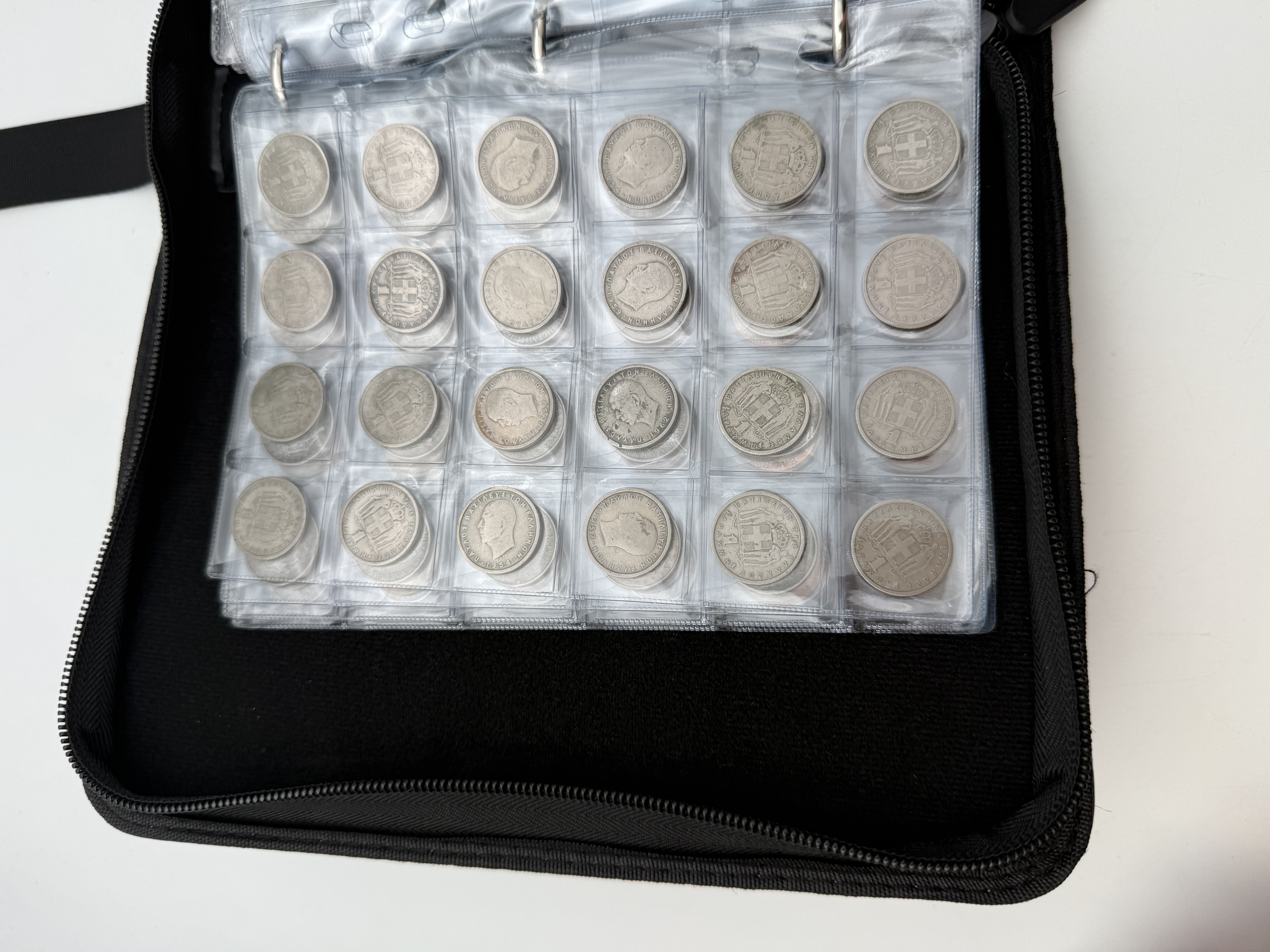 Greece - A collection of several hundred coins arranged in a special coin album, various conditions and years - 1 37