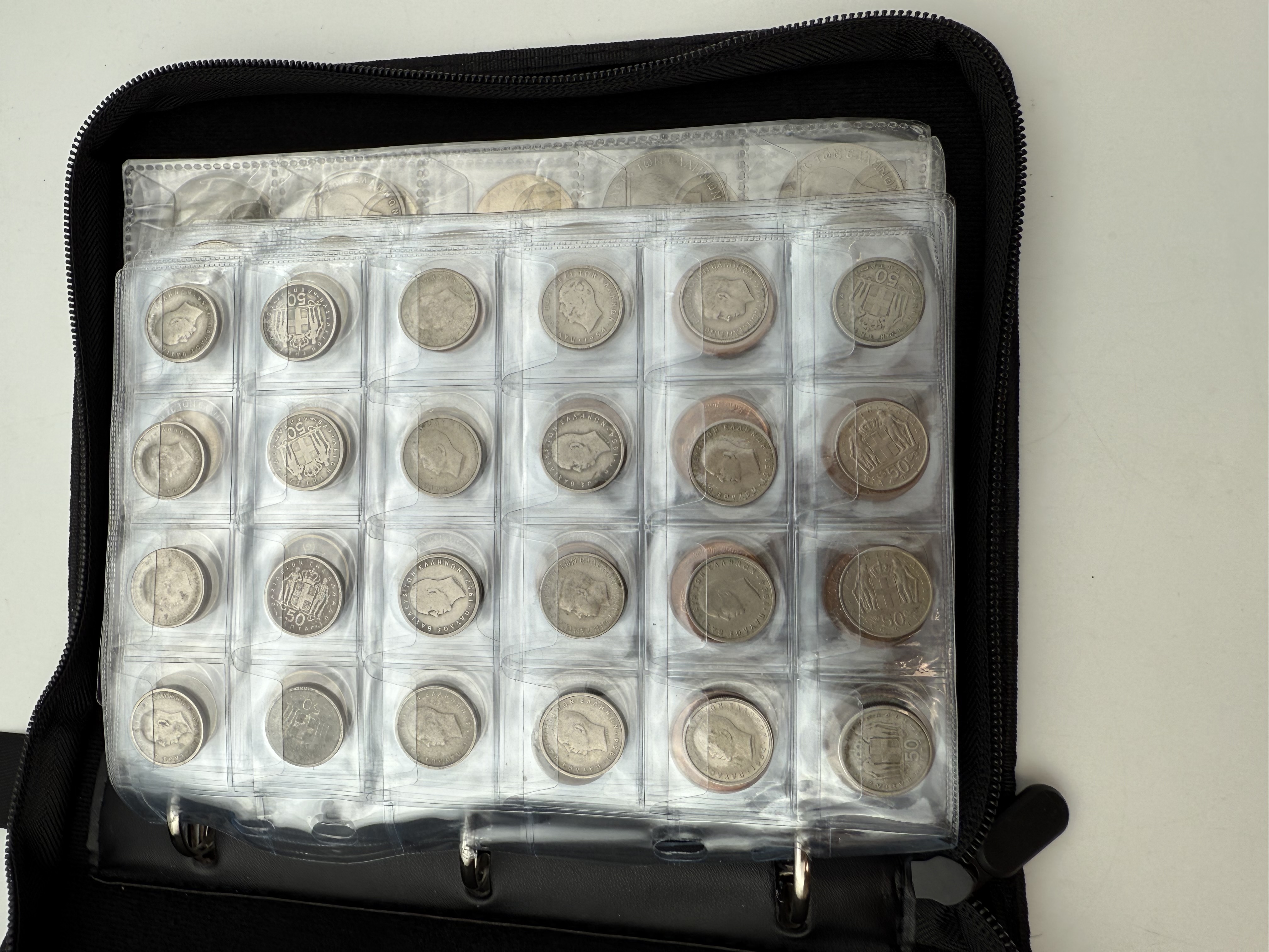 Greece - A collection of several hundred coins arranged in a special coin album, various conditions and years - 1 12