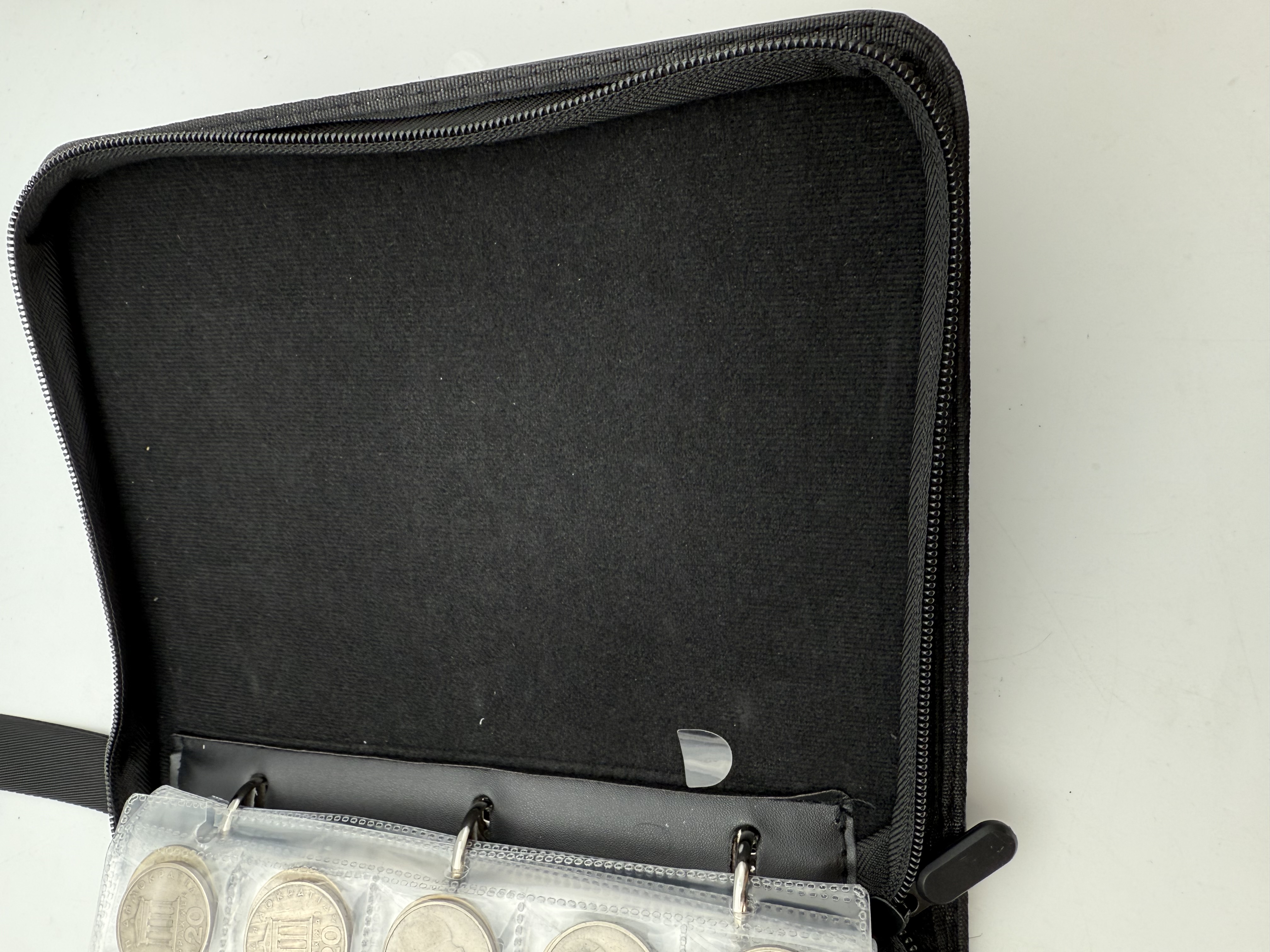 Greece - A collection of several hundred coins arranged in a special coin album, various conditions and years - 1 1