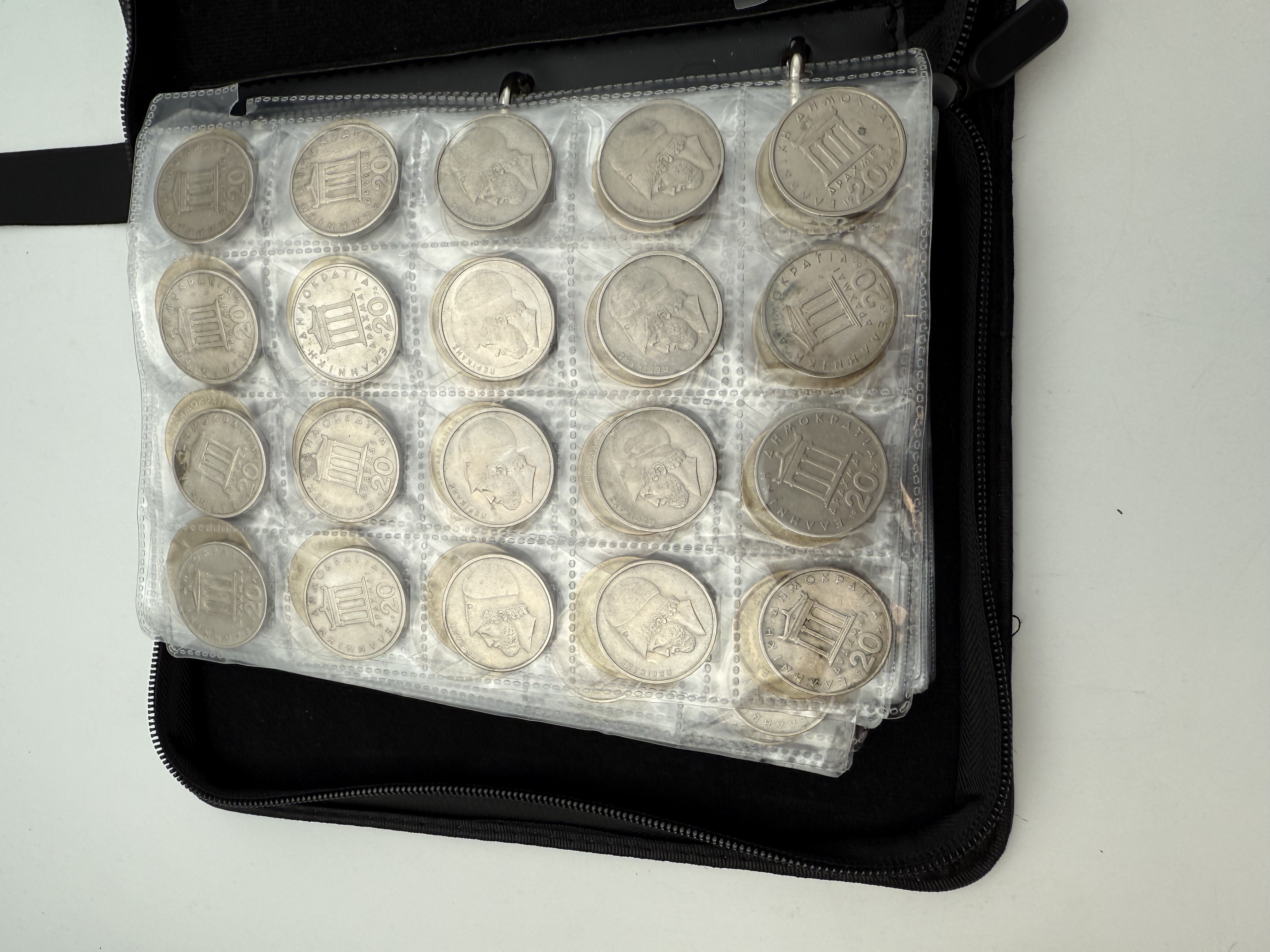 Greece - A collection of several hundred coins arranged in a special coin album, various conditions and years - 1 31