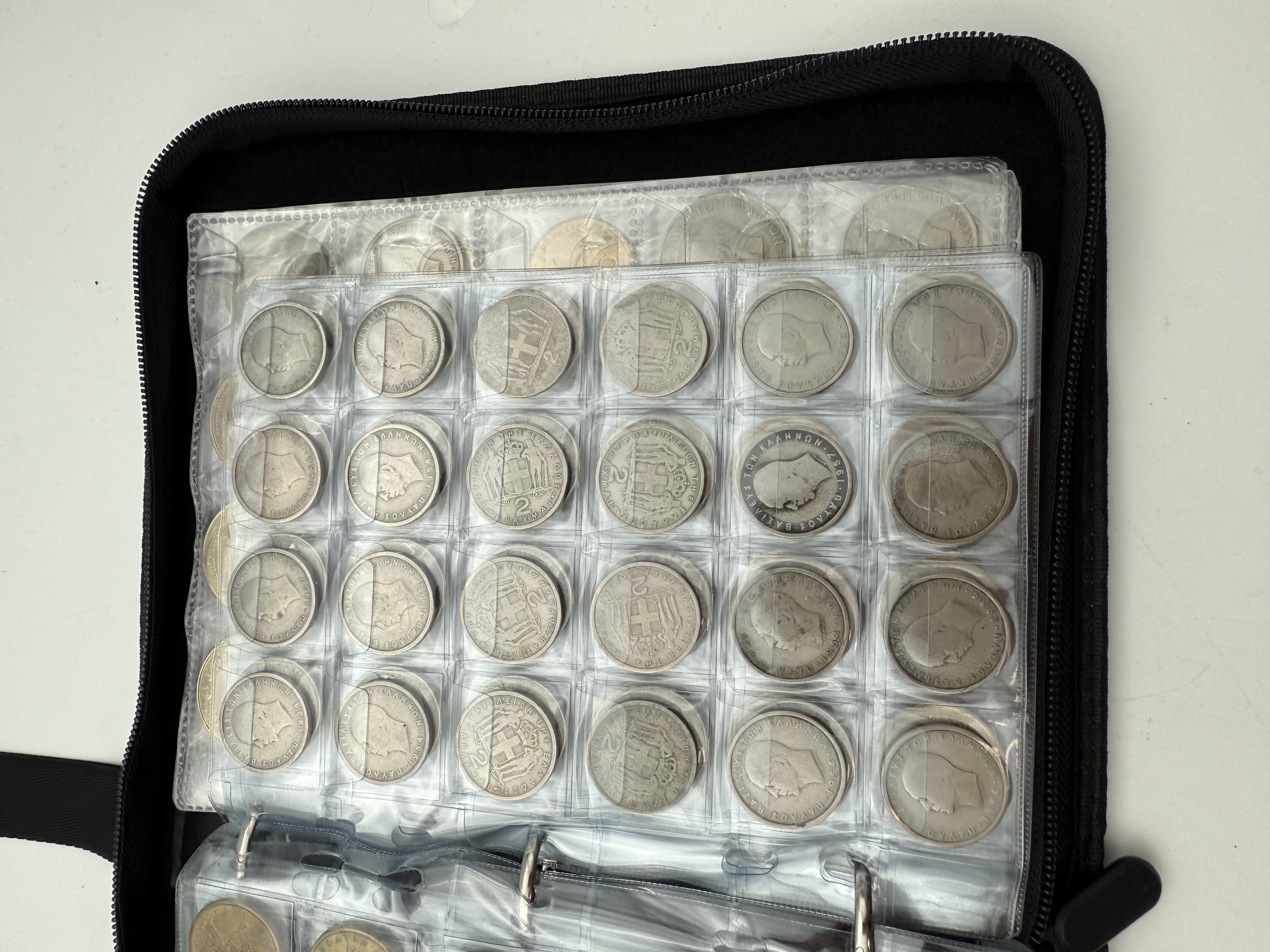 Greece - A collection of several hundred coins arranged in a special coin album, various conditions and years - 1 8