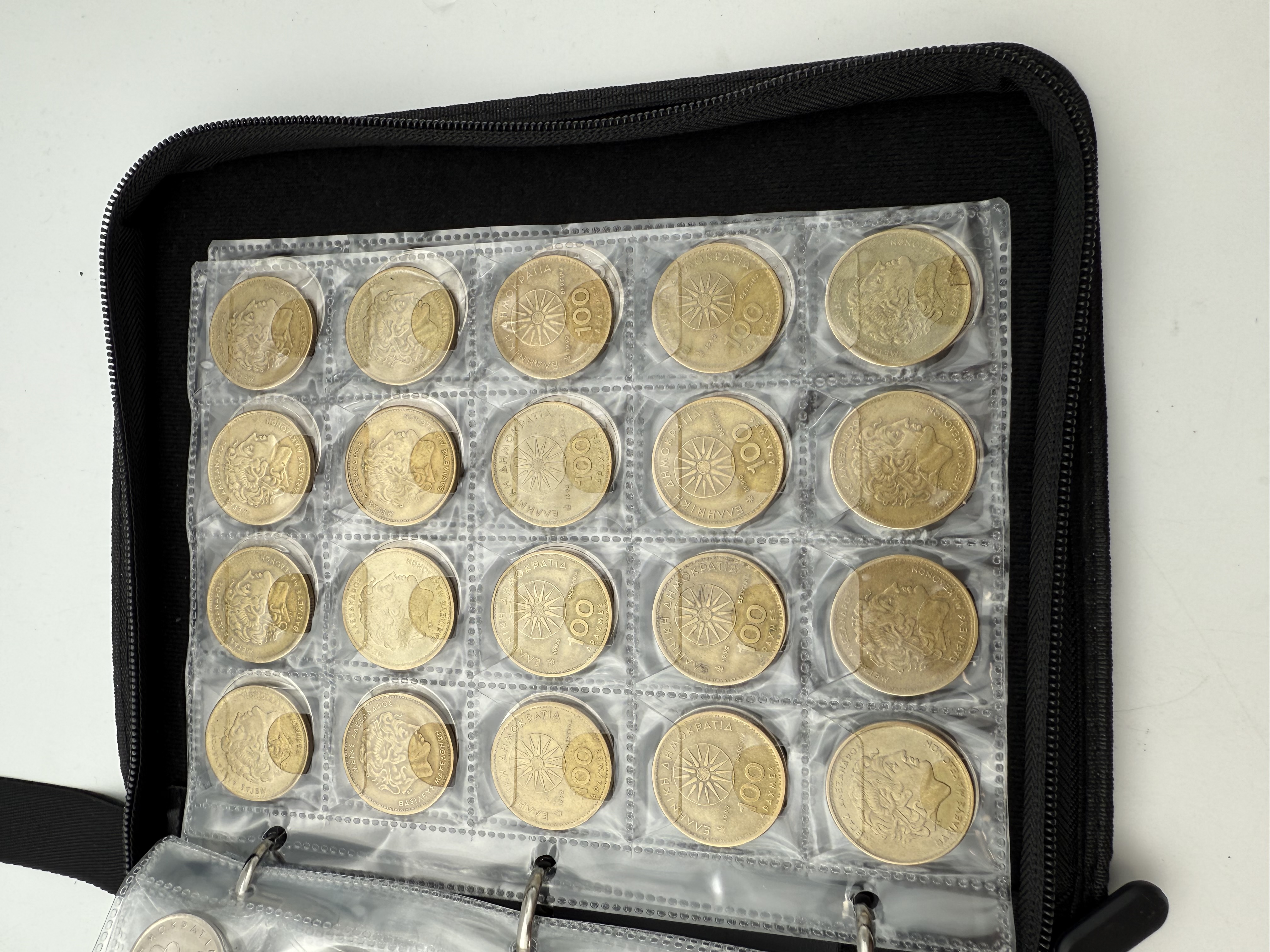 Greece - A collection of several hundred coins arranged in a special coin album, various conditions and years - 1 28